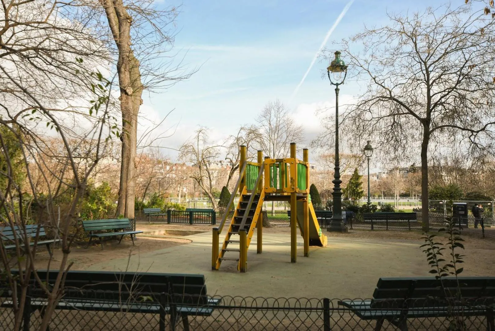Children play ground in Modern Family Apartment Next To The Eiffel Tower