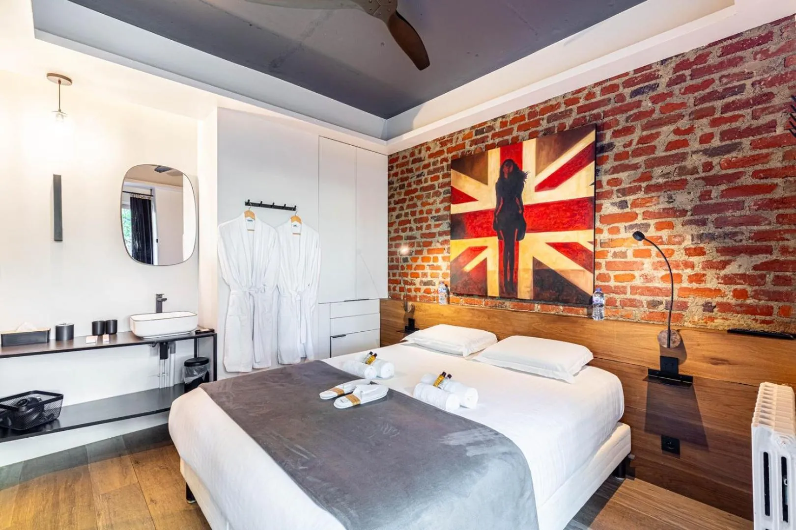 Bedroom, Bed in Modern Family Apartment Next To The Eiffel Tower