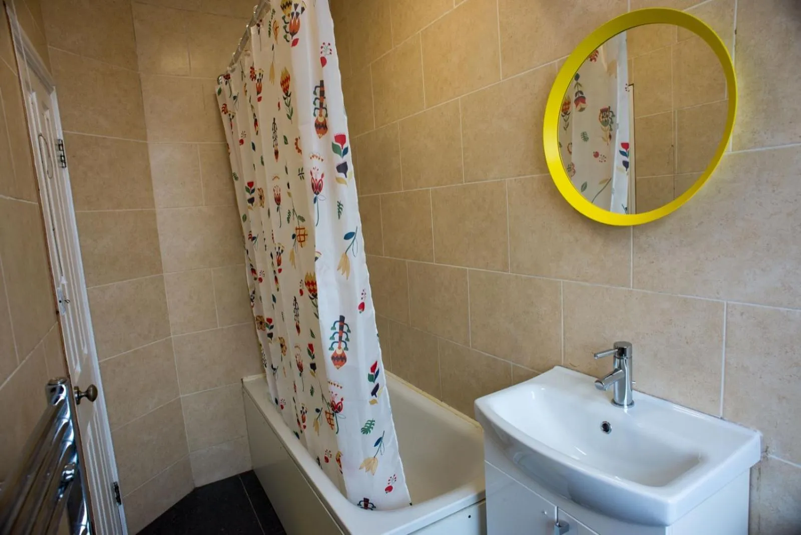 Bathroom in Tooting Bec Rooms by PrimeCityHosts