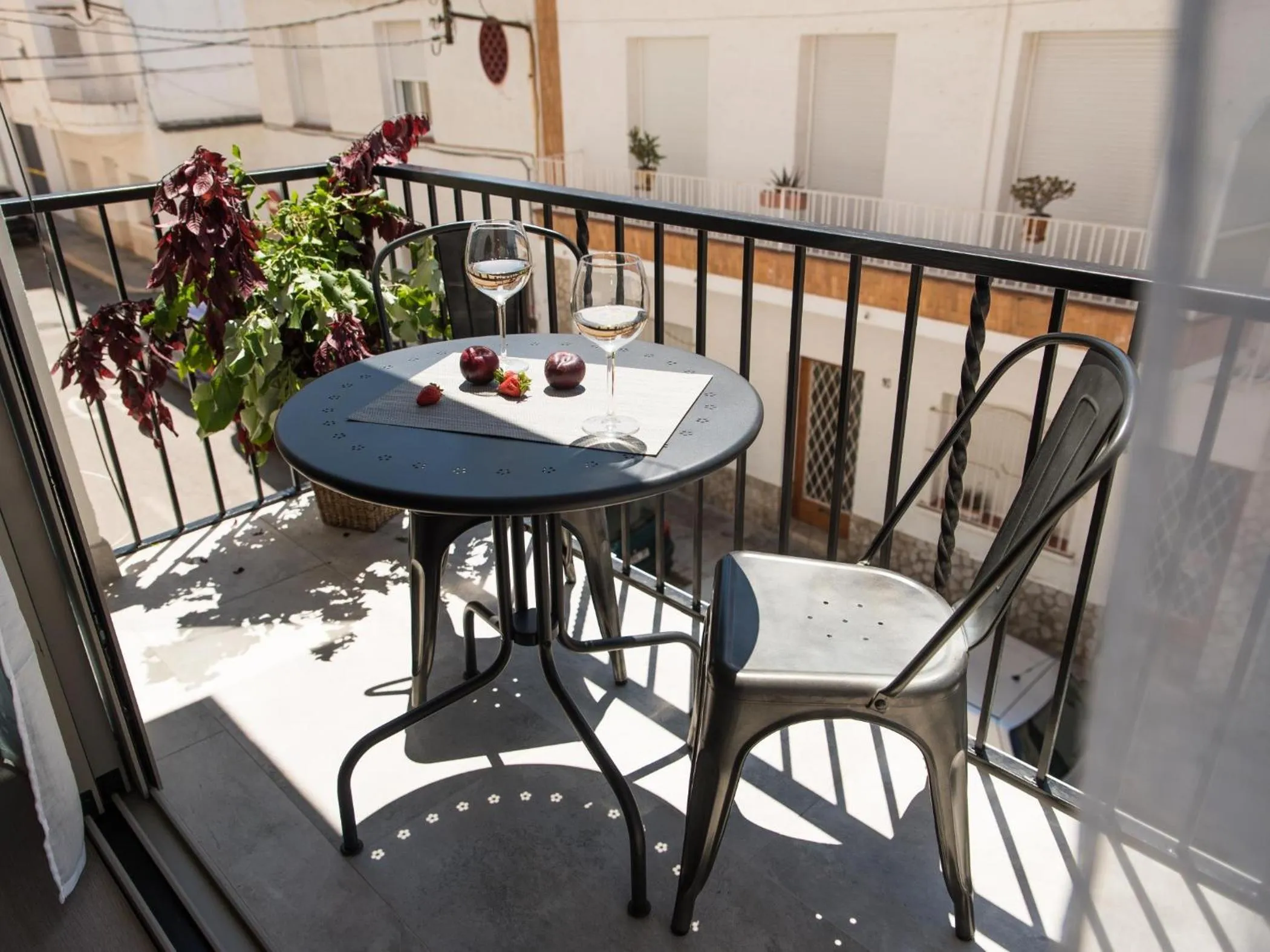 Sitges Spaces Seaside Beach Flat- 4 Bedroom, 2 Bathroom, Terrace, Near Beach
