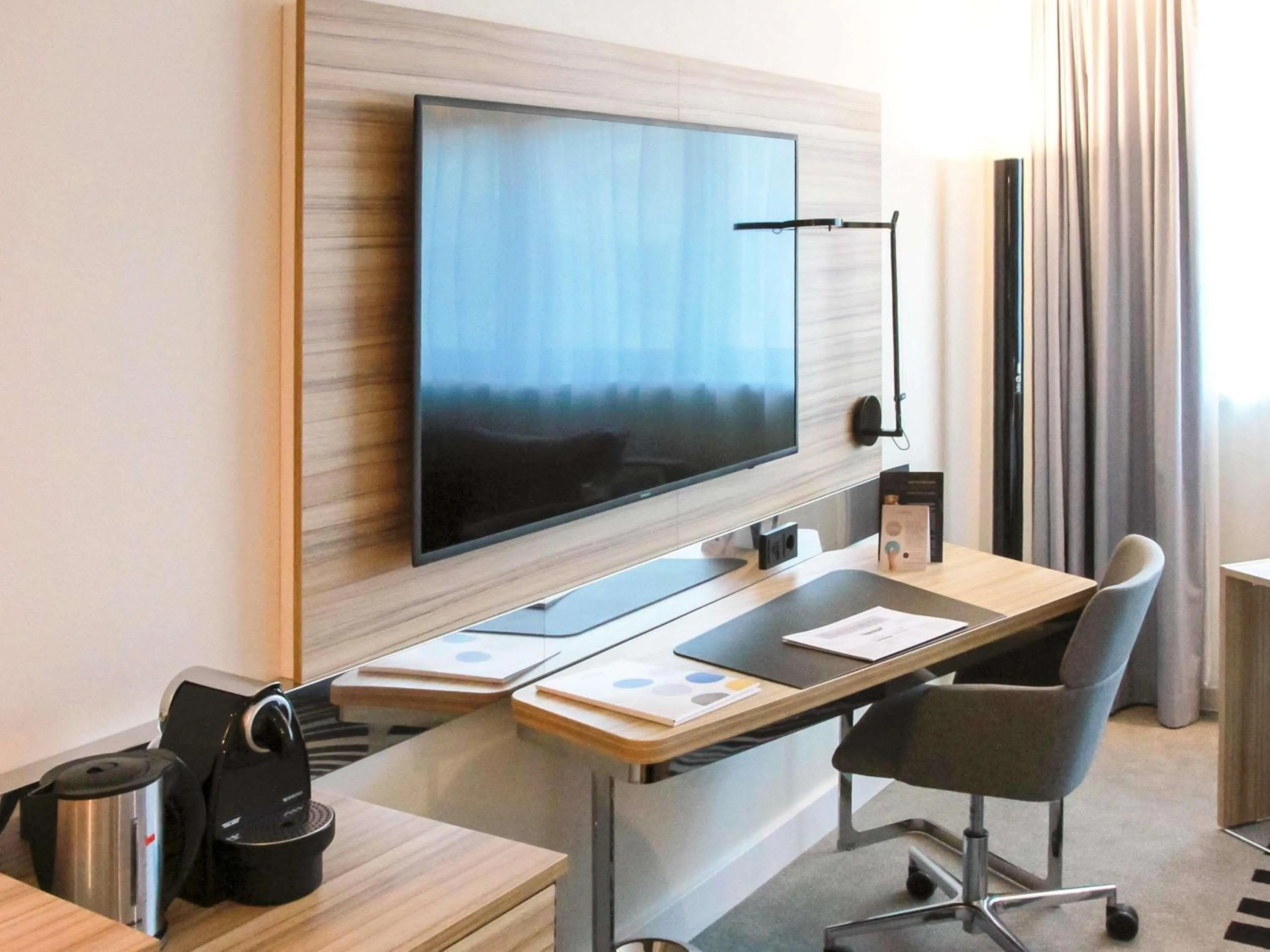 Bedroom in Novotel Wien City