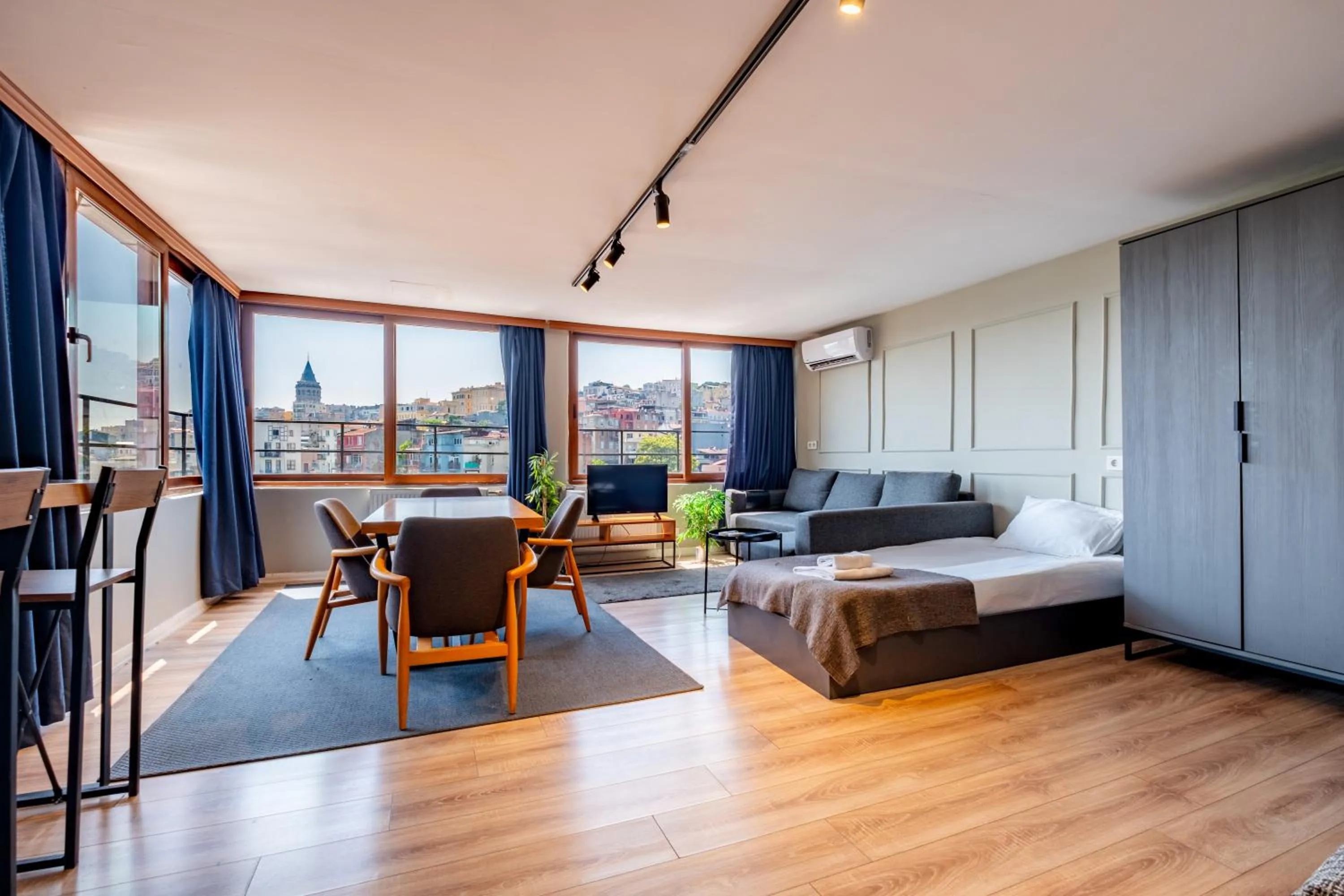 TV and multimedia, Bed in Pesa Suites