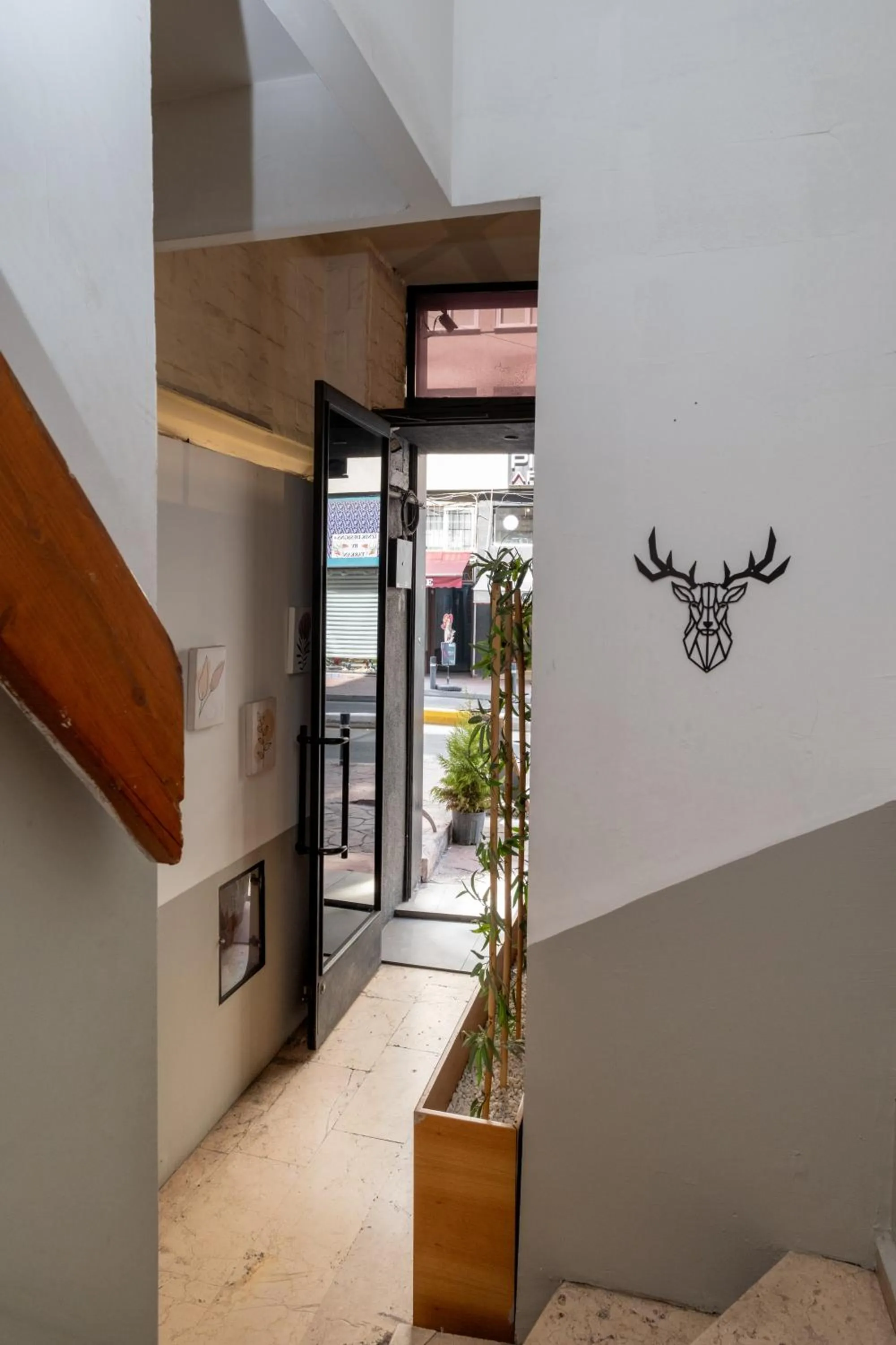 Facade/entrance in Pesa Suites