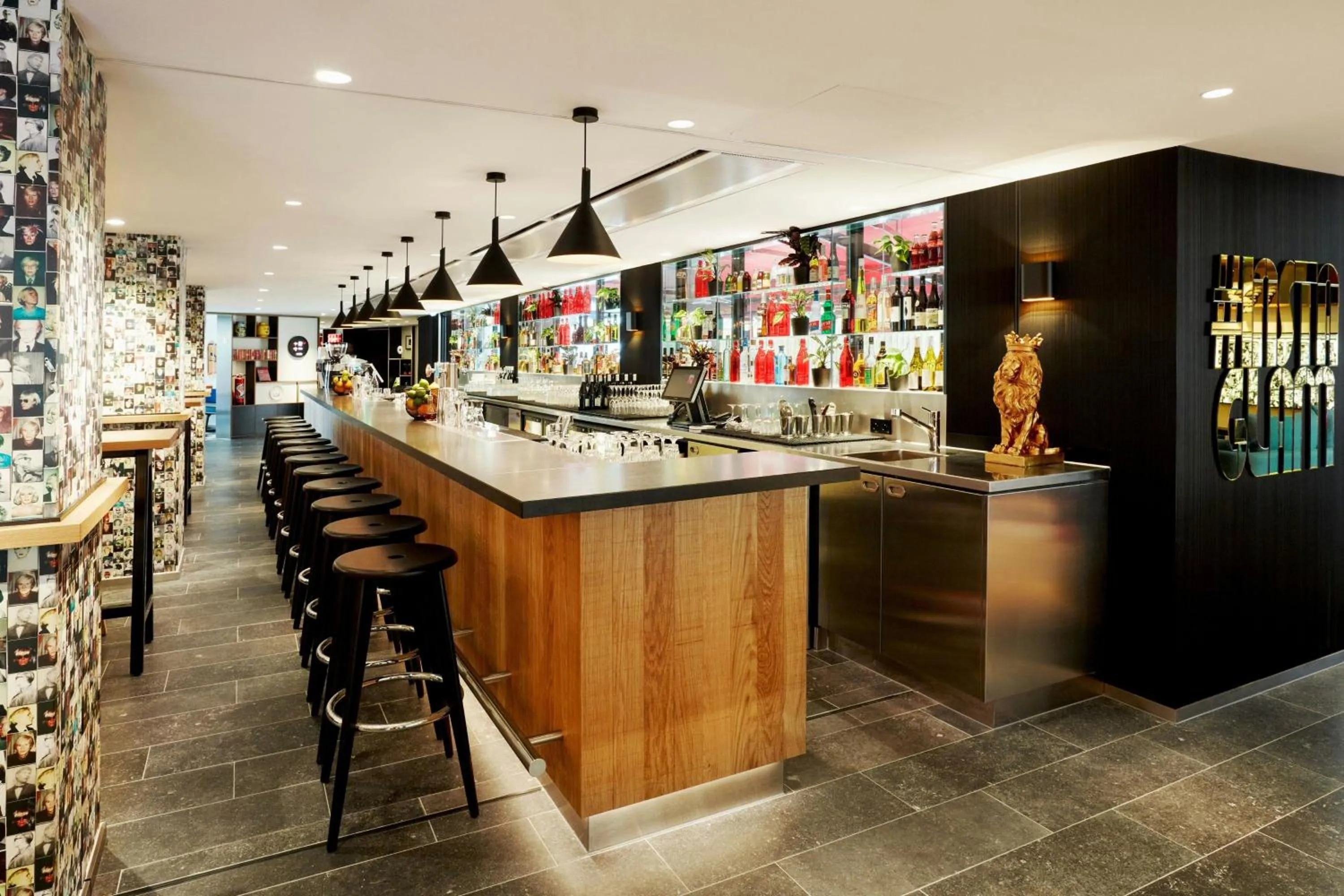 Restaurant/places to eat in citizenM Paris Champs-Élysées