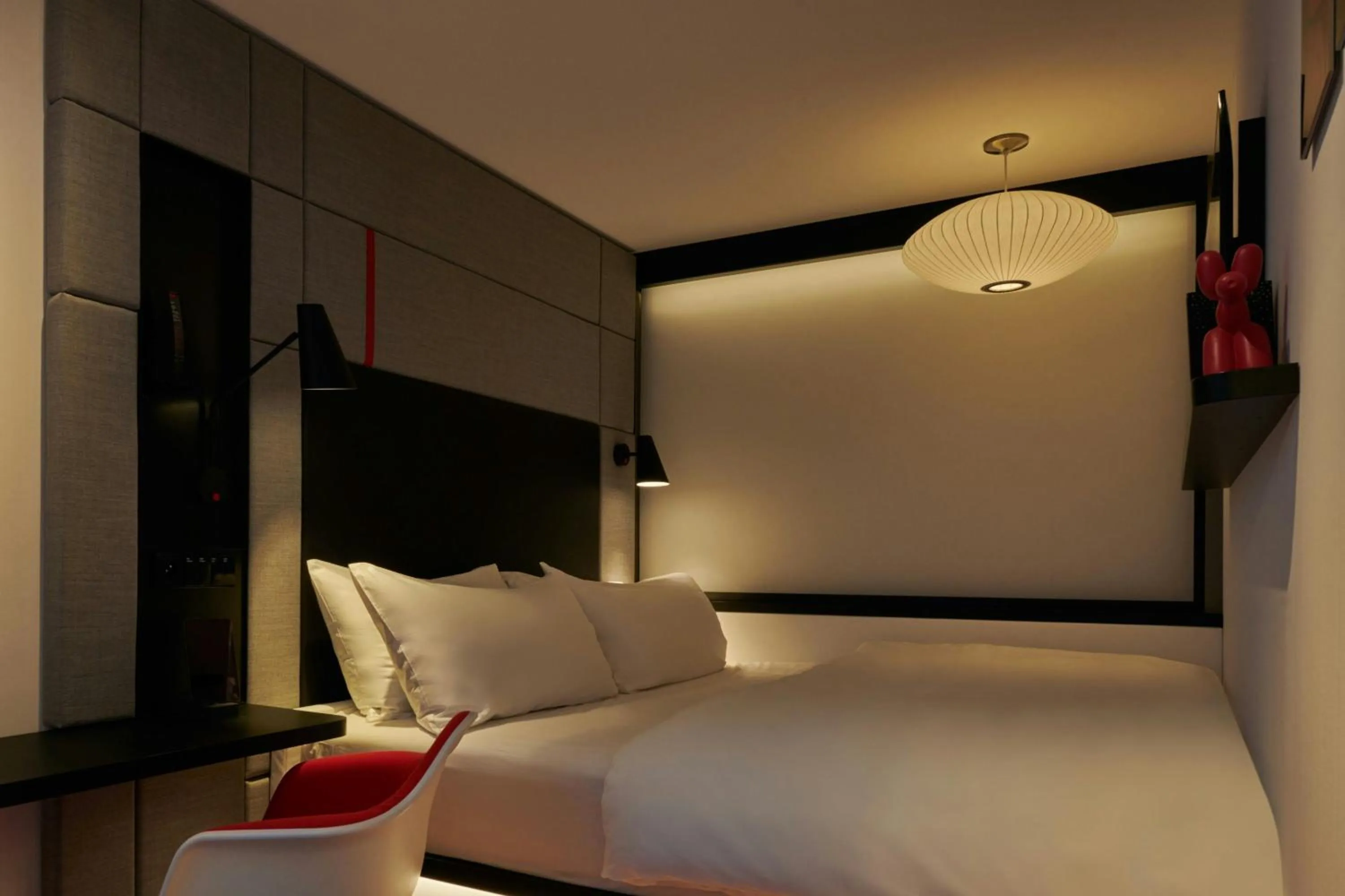 Bedroom, Bed in citizenM Paris Champs-Élysées
