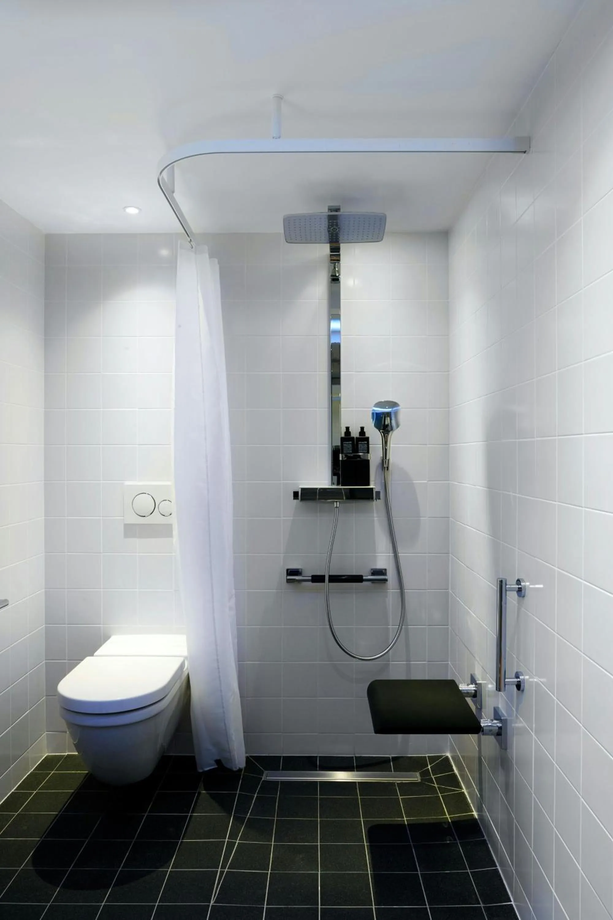 Bedroom in citizenM Paris Champs-Élysées