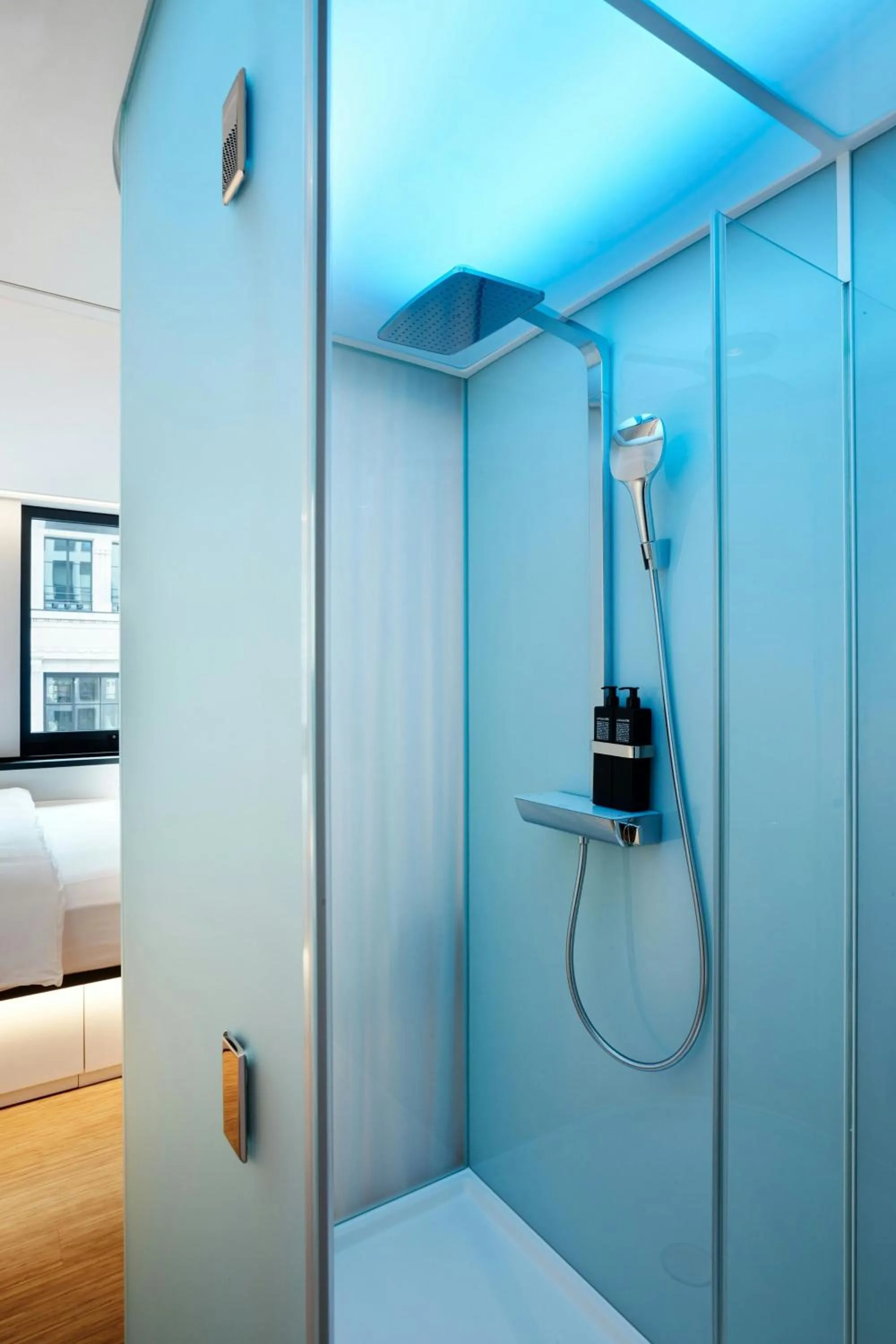 Bedroom, Bed in citizenM Paris Champs-Élysées