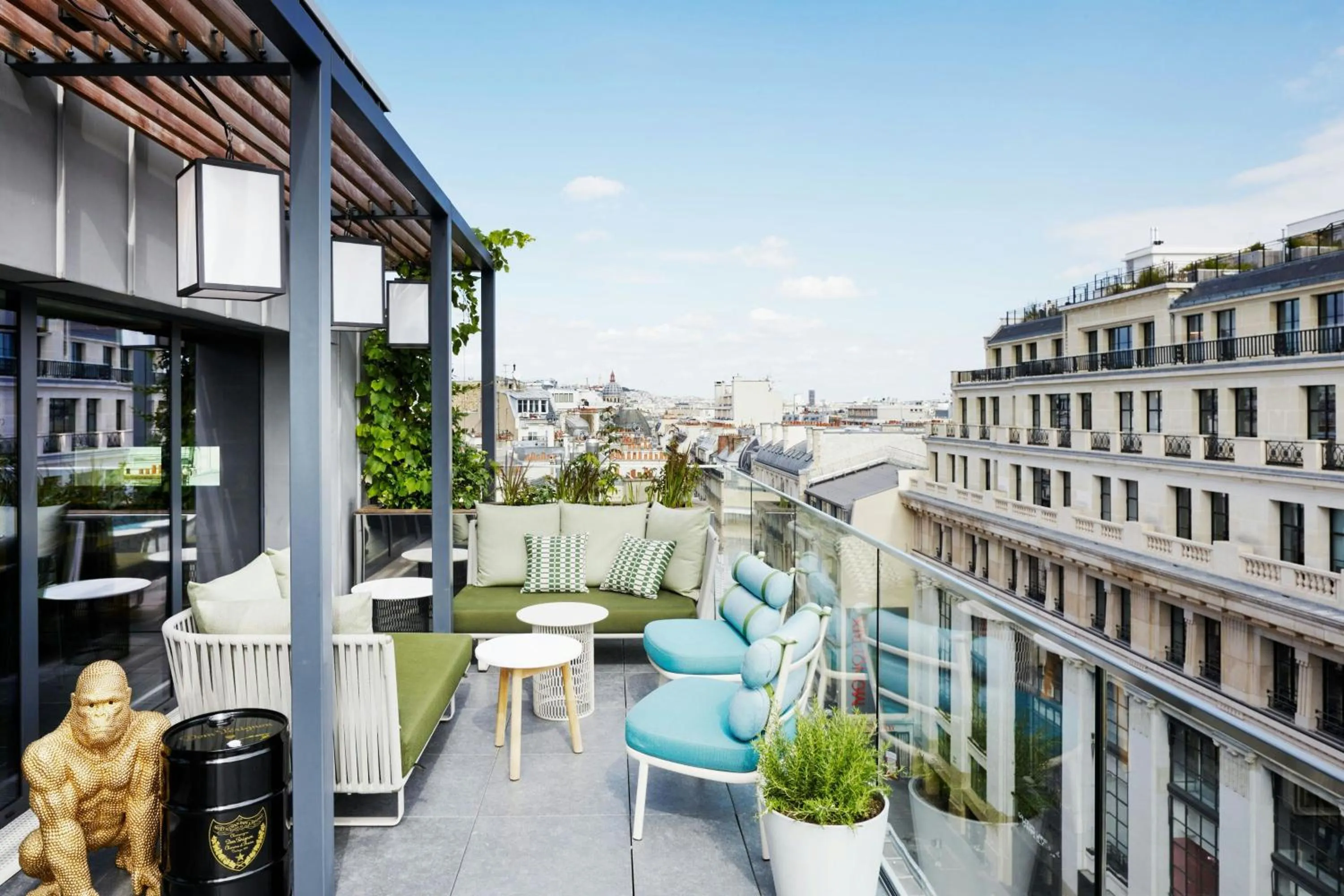 Lounge or bar in citizenM Paris Champs-Élysées