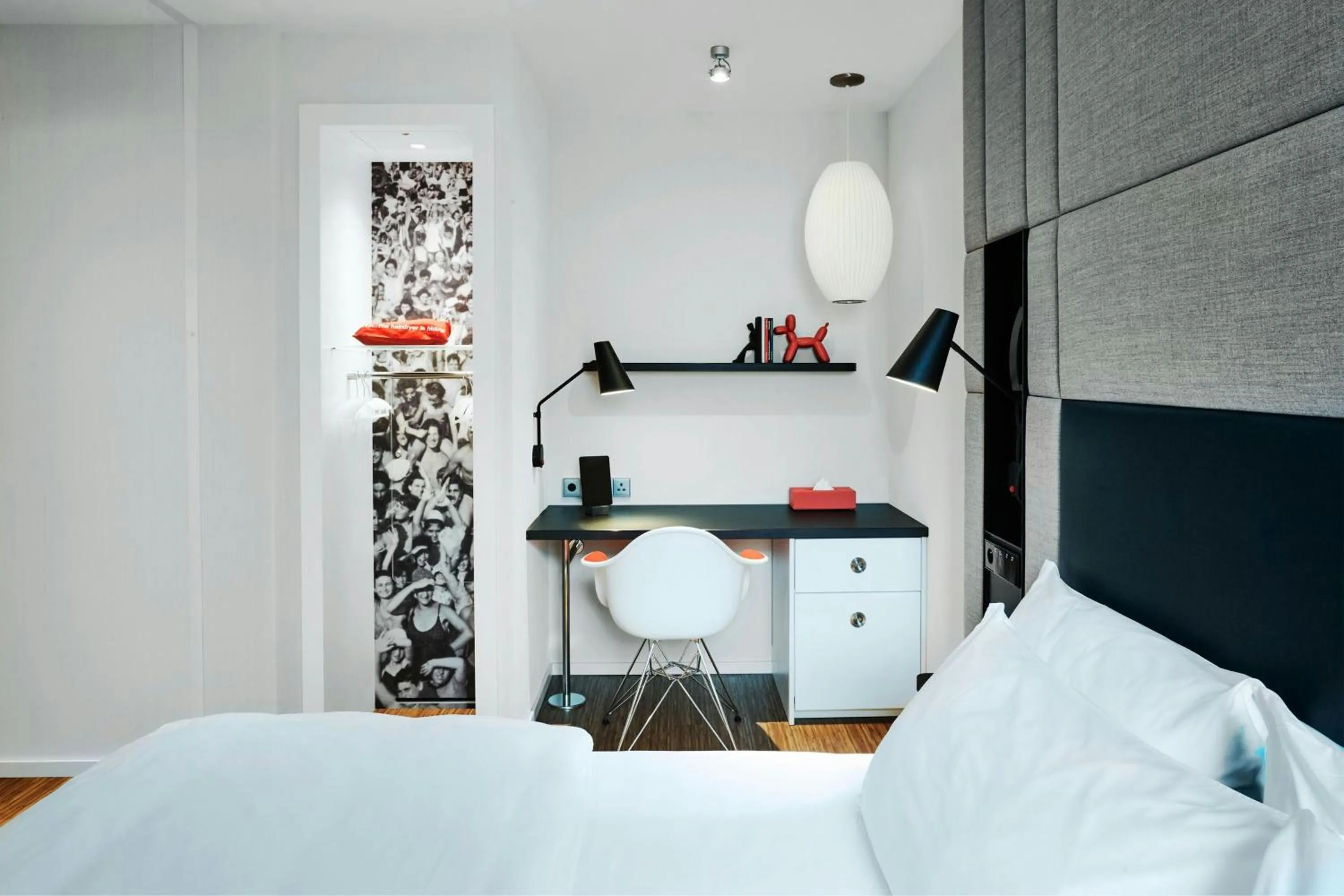 Bedroom, Bed in citizenM Paris Champs-Élysées