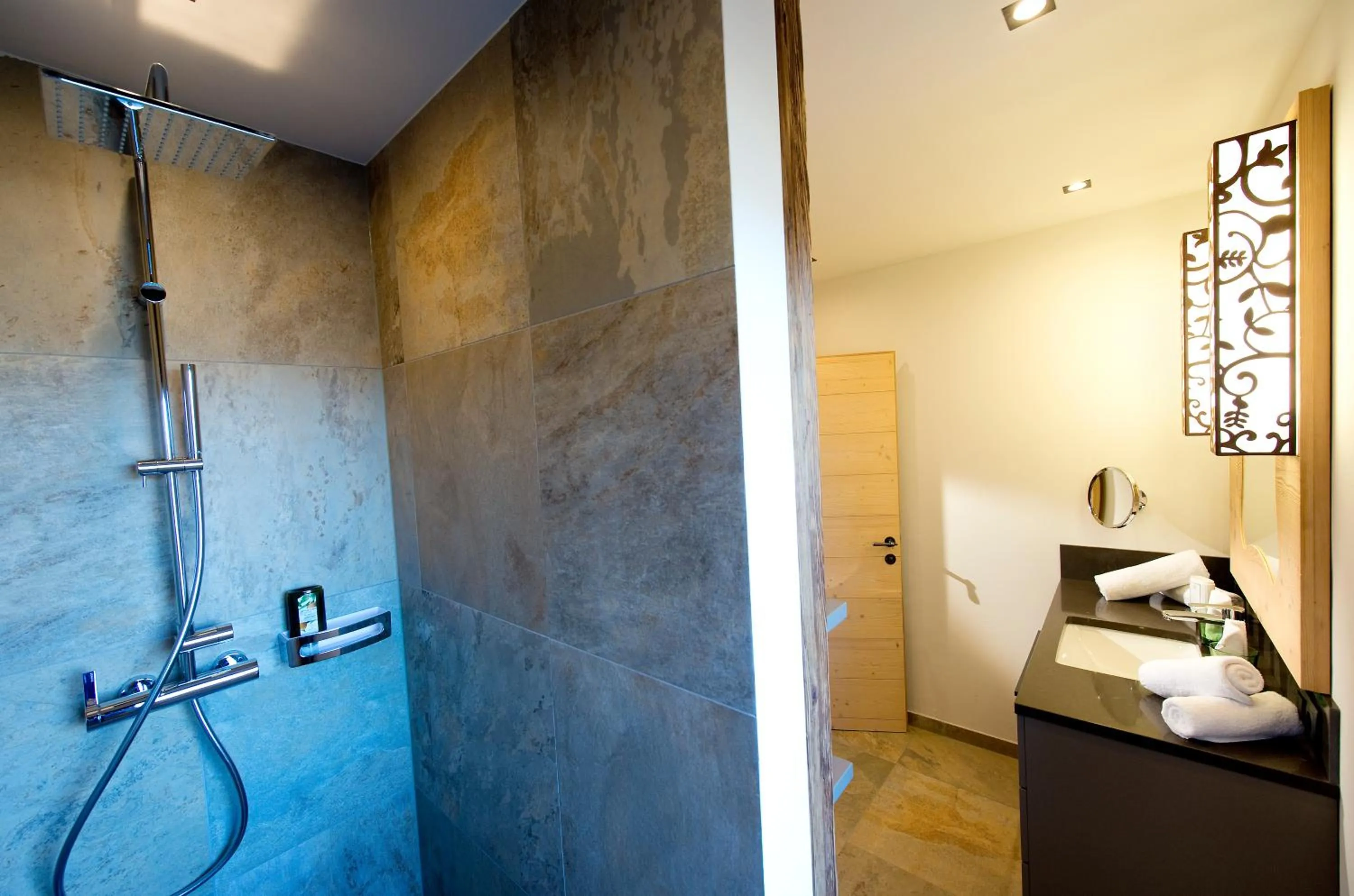 Bathroom, Bed in Hotel Winterbauer