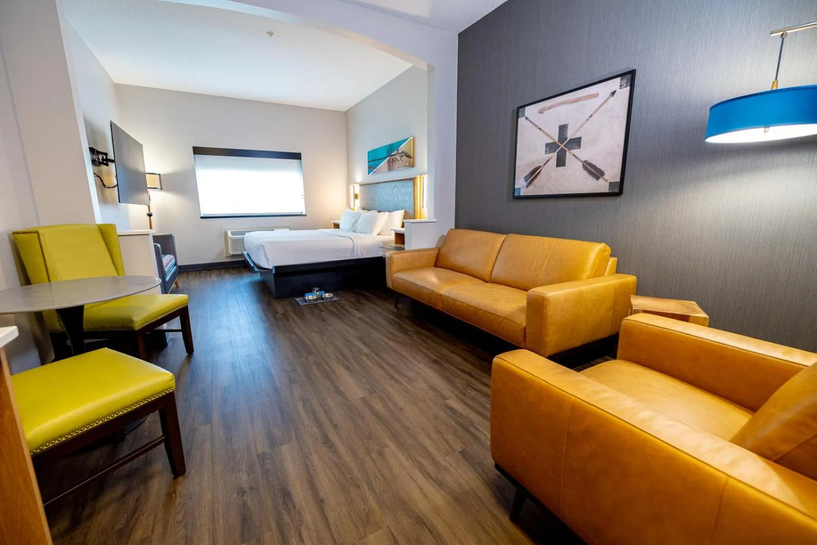 Creekside Hotel & Suites