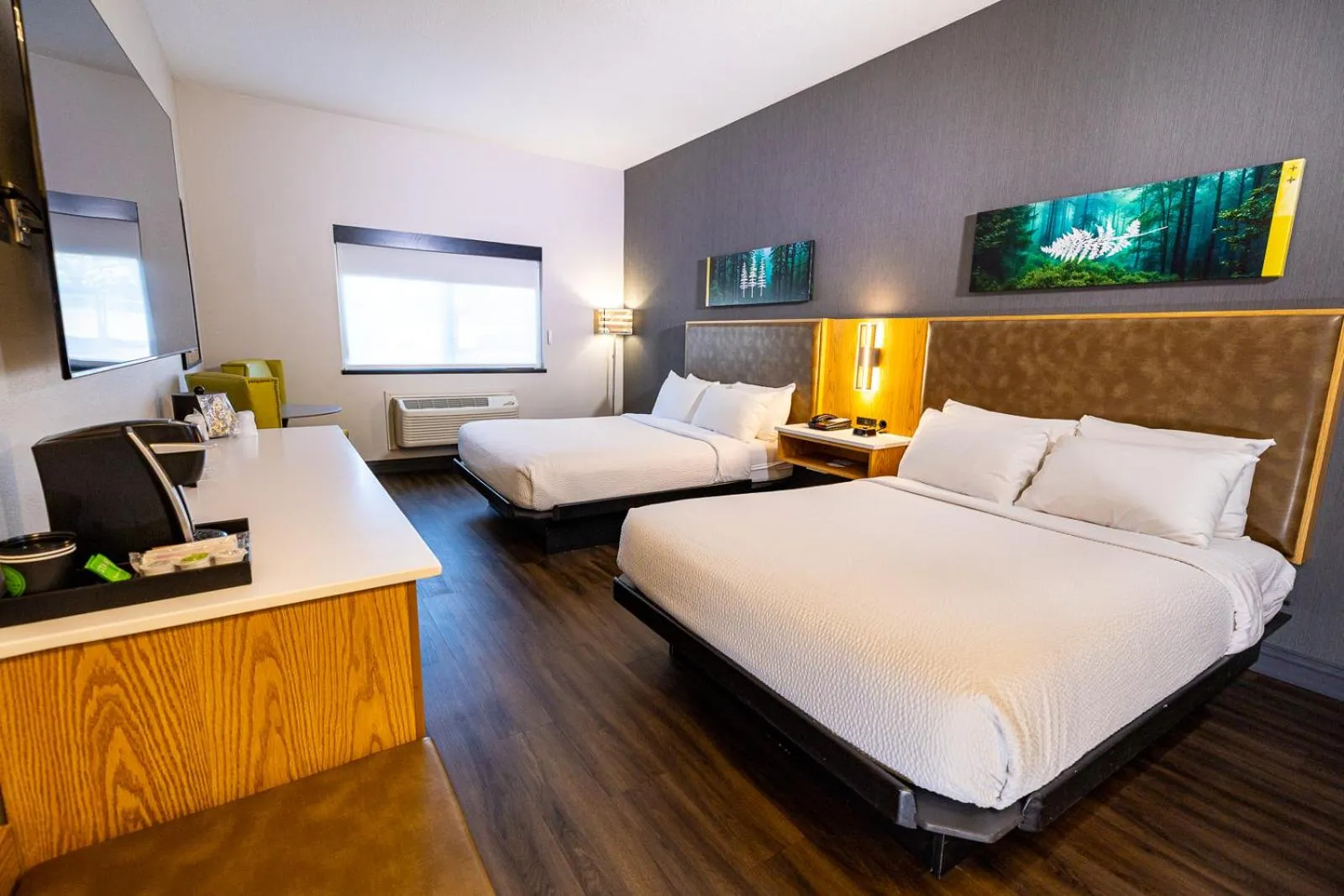 Bed in Creekside Hotel & Suites