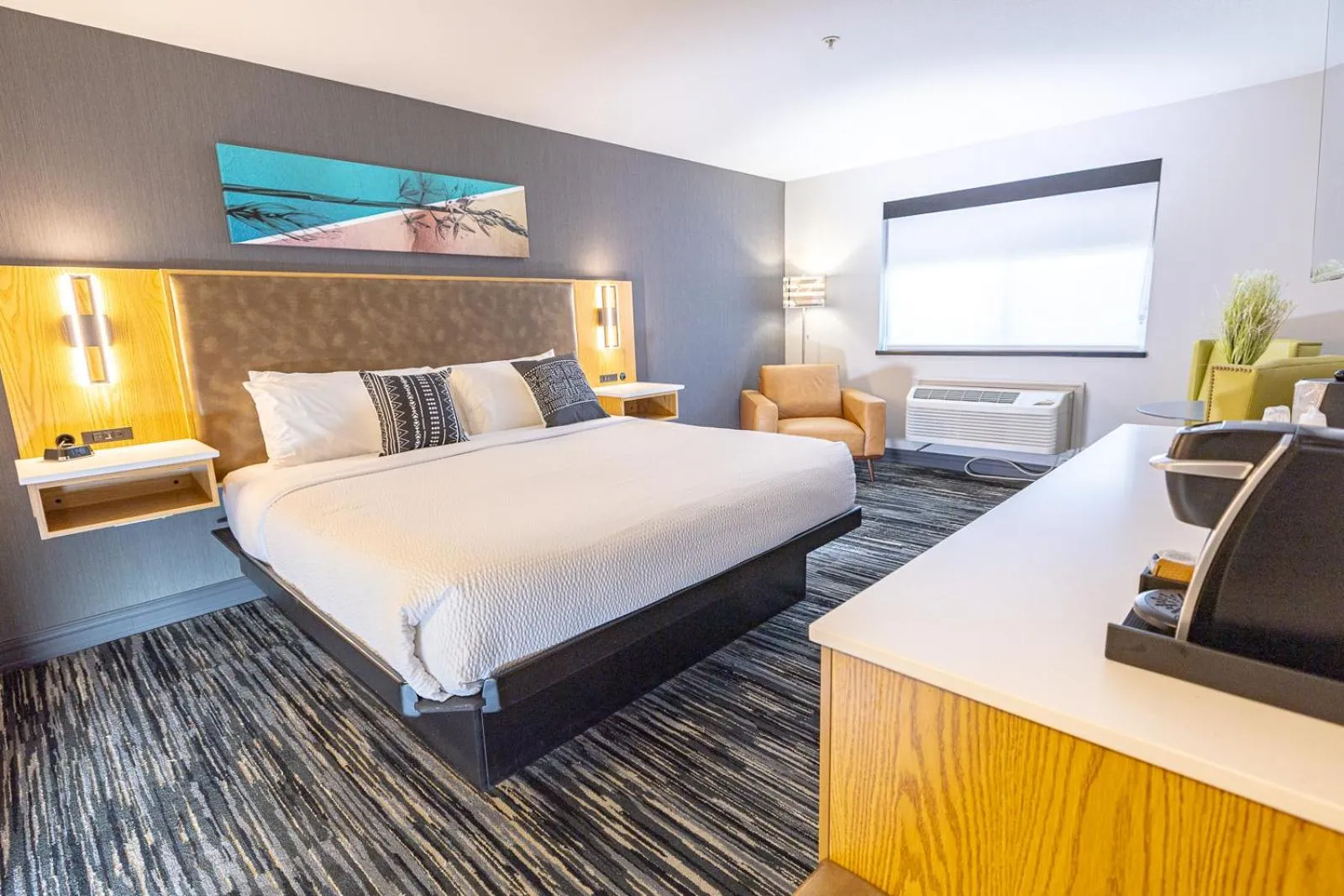 Bed in Creekside Hotel & Suites