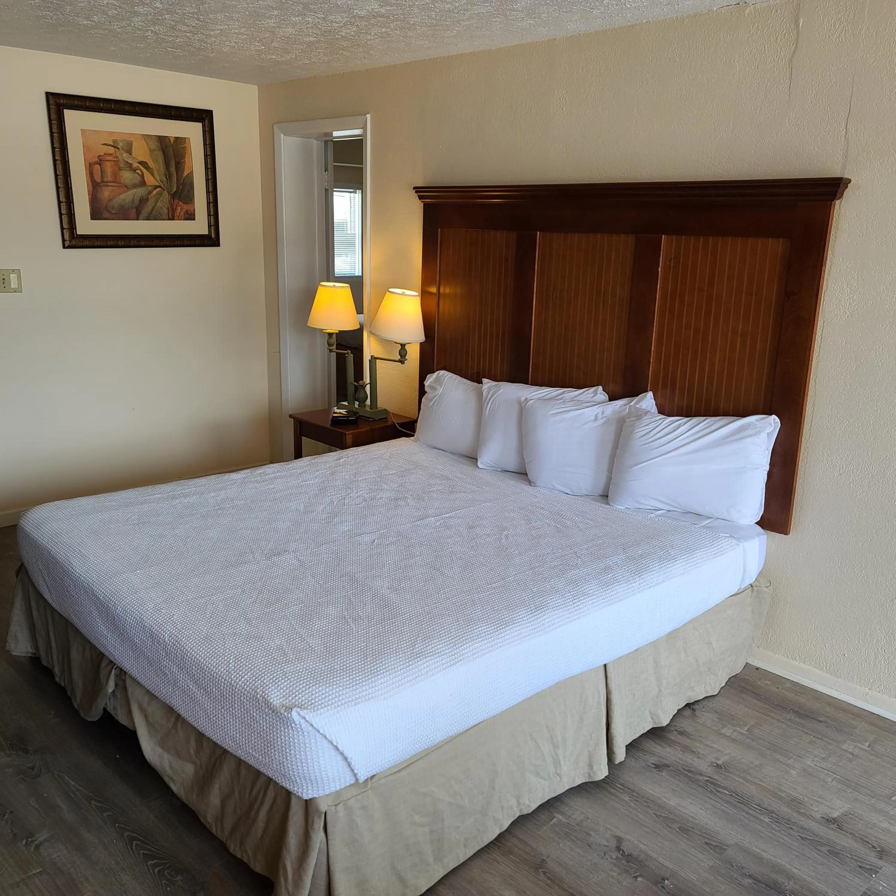 Bed in Oceanfront Twilight Surf Hotel