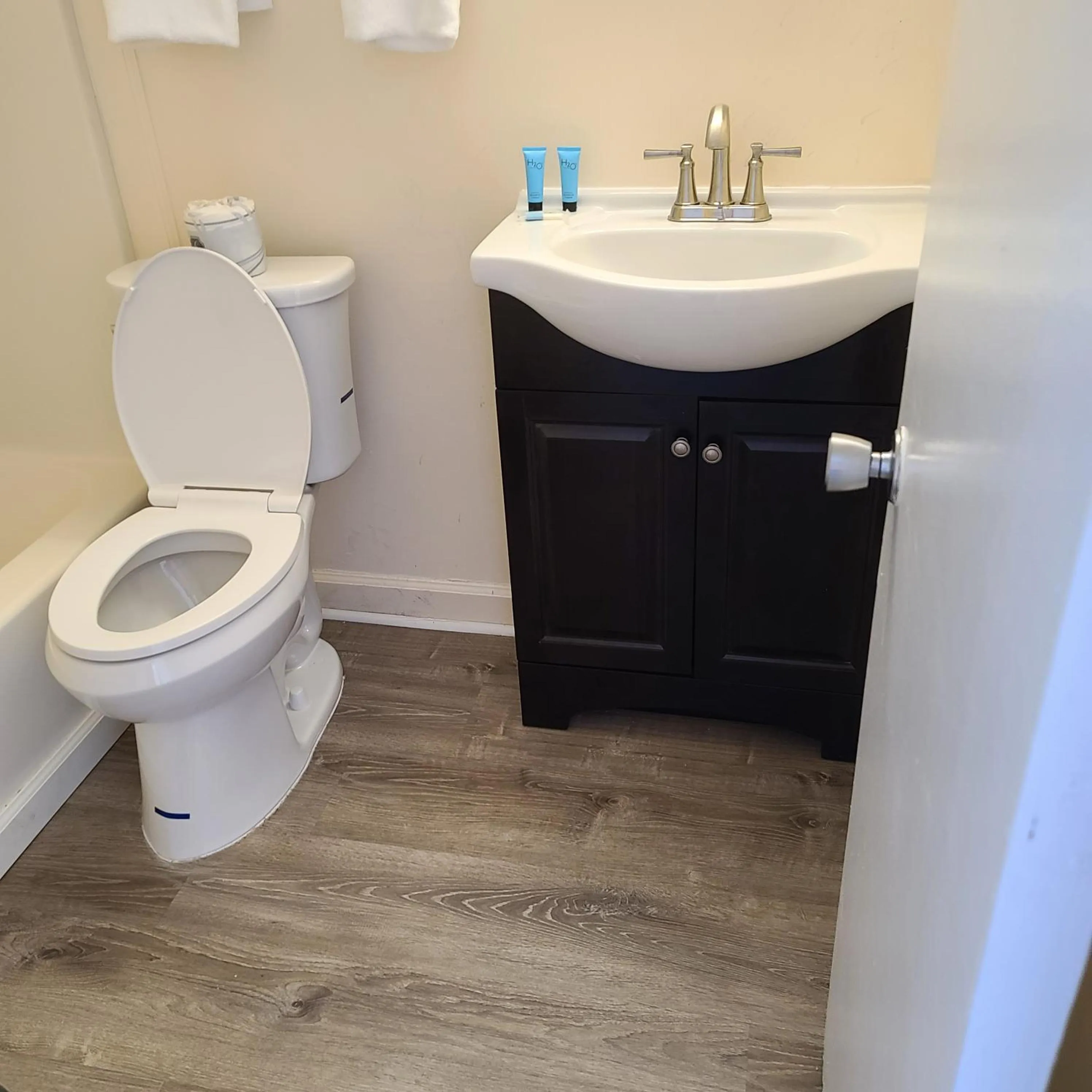 Bathroom in Oceanfront Twilight Surf Hotel