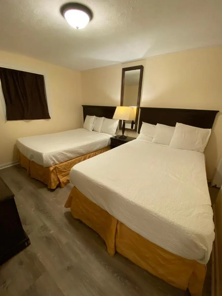 Bed in Oceanfront Twilight Surf Hotel