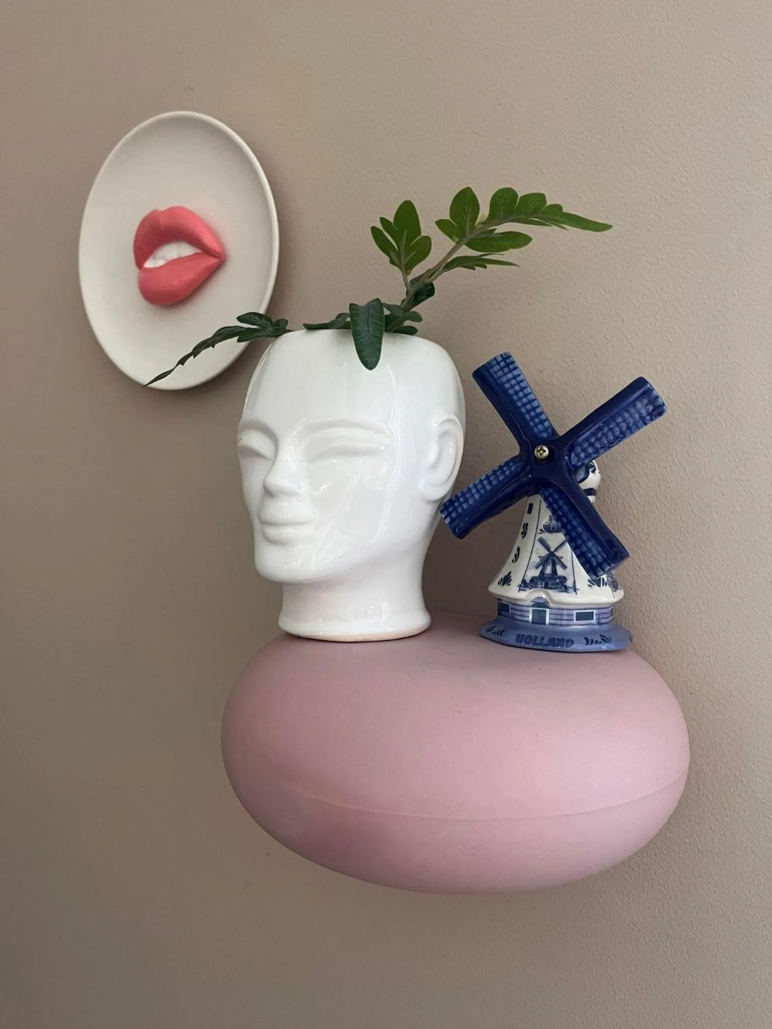 Decorative detail in B&B De Terpen