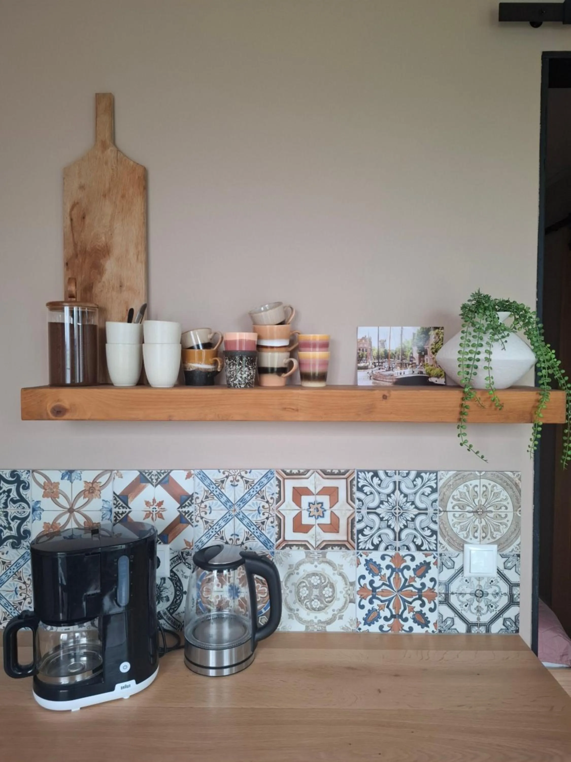 Coffee/tea facilities in B&B De Terpen