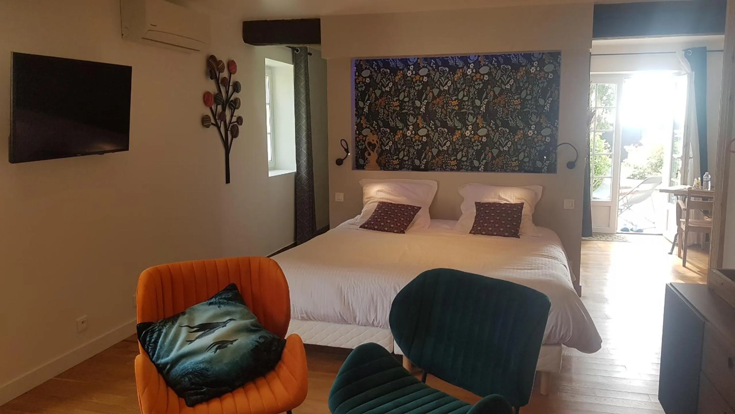 TV and multimedia, Bed in Le Domaine du Moulin 28 proche Chartres