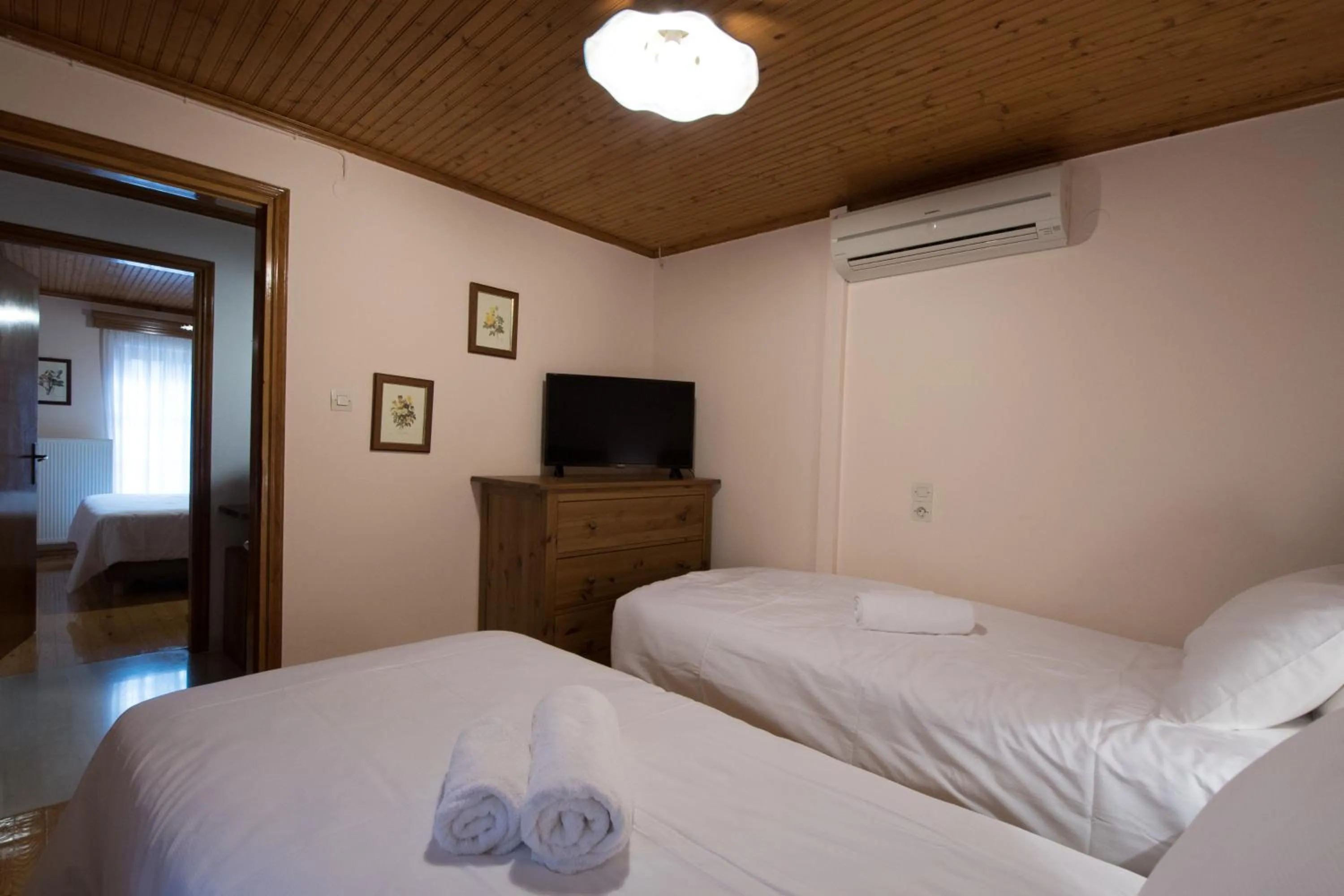 Bedroom, Bed in Rodami