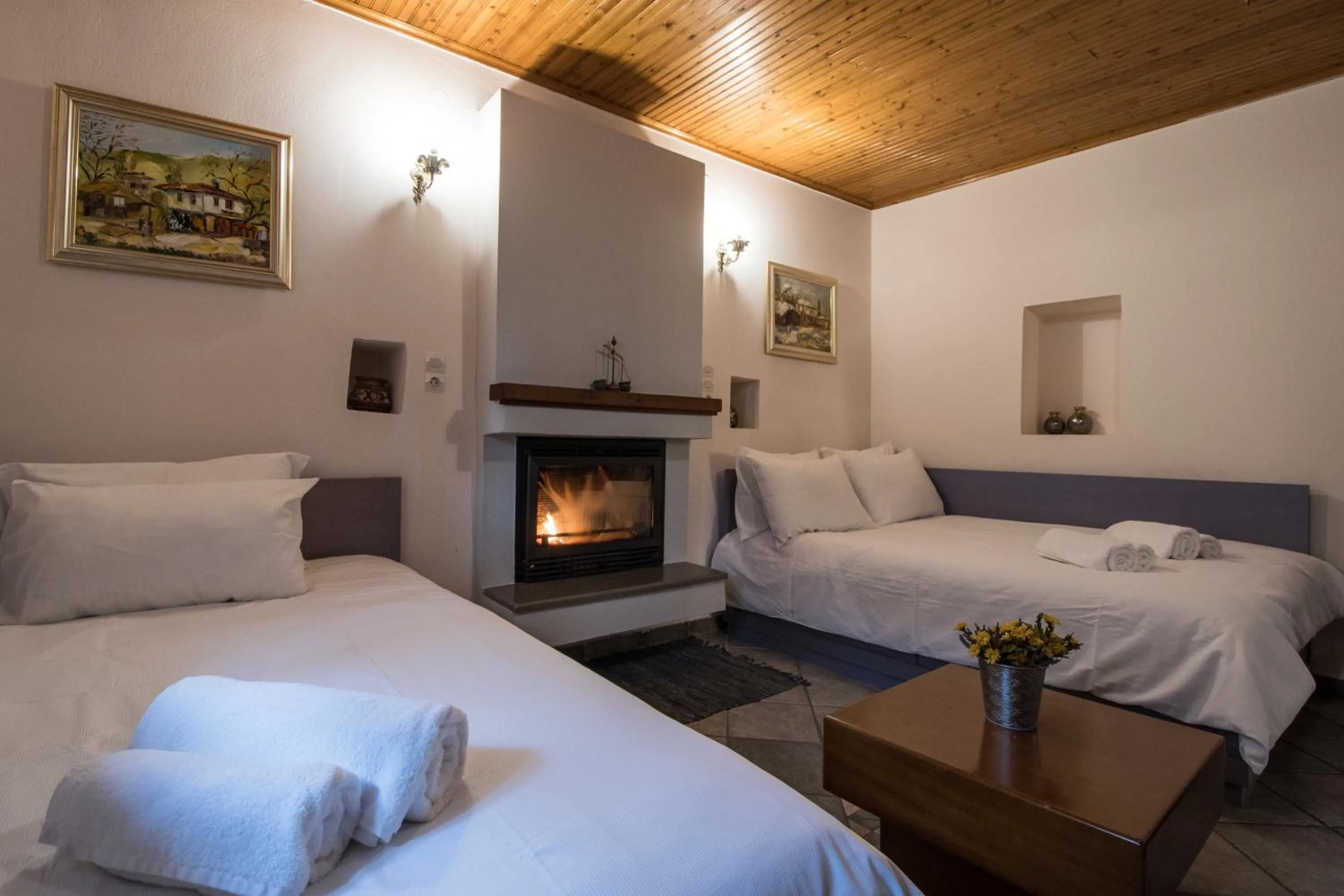 Bedroom, Bed in Rodami