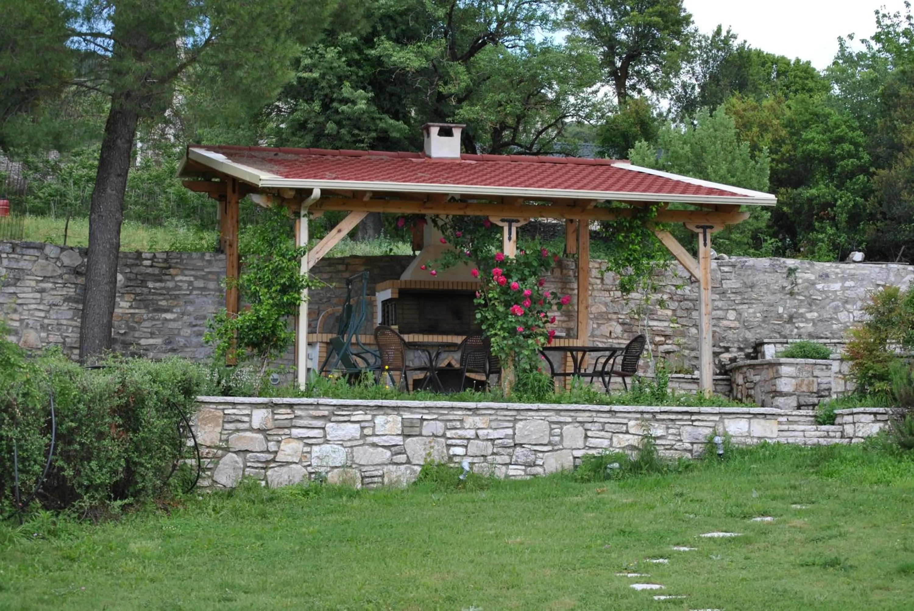 BBQ facilities in Rodami