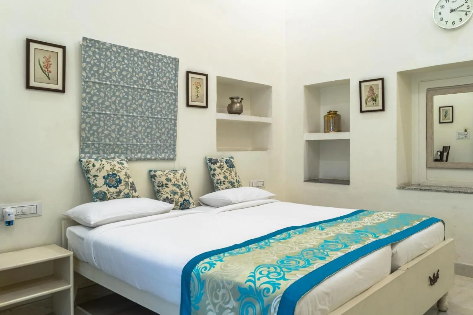 Photo of the whole room in The Cavalry - Abhay Niwas