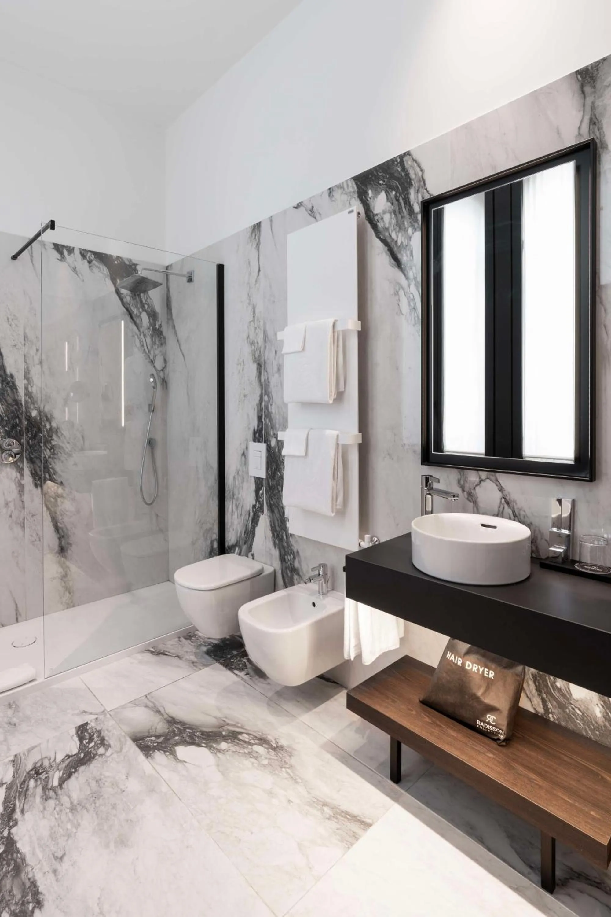 Bathroom, Bed in Palazzo Touring Club Milan, A Radisson Collection Hotel