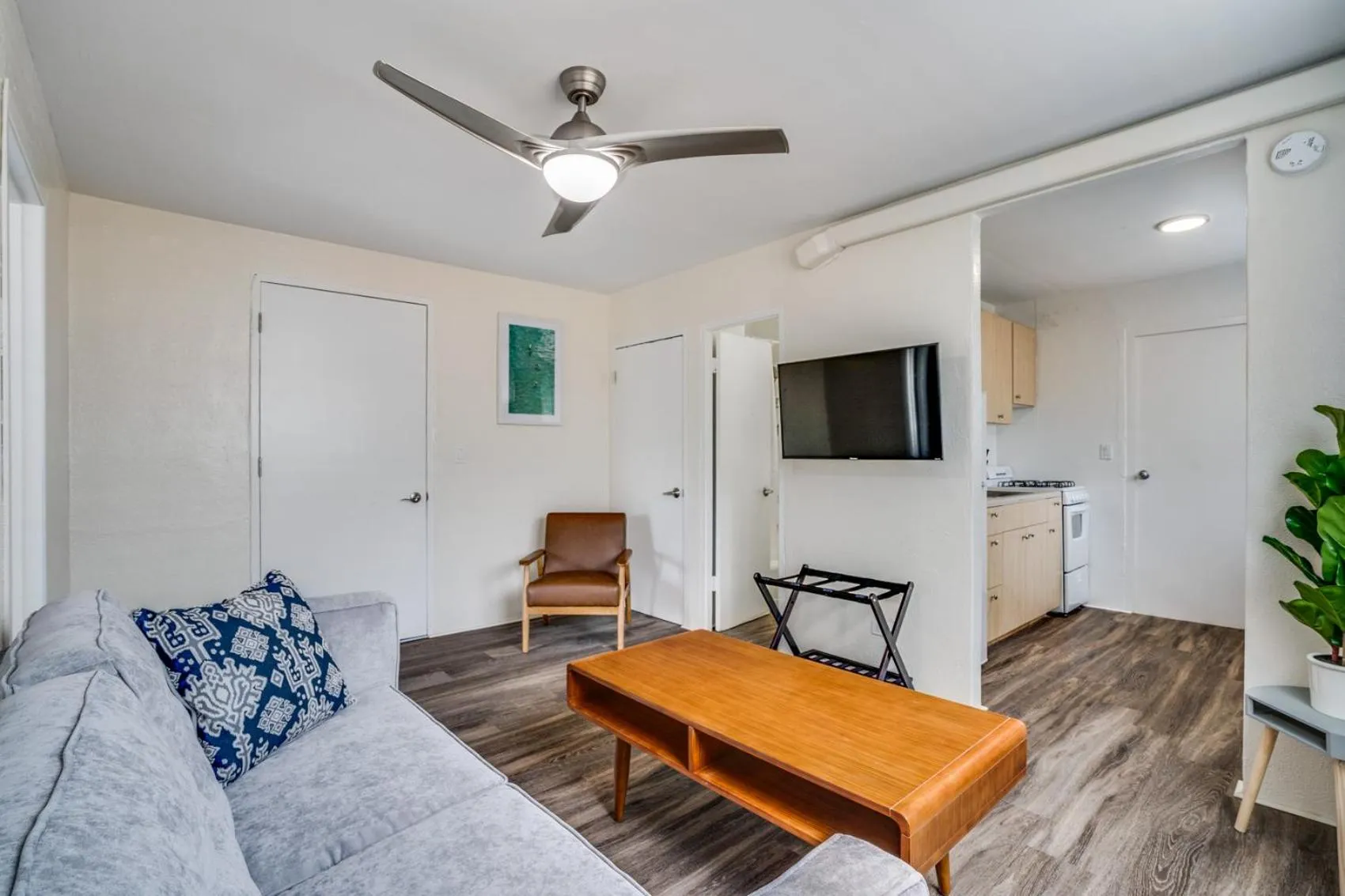 Living room in Aloha Suites Waikiki