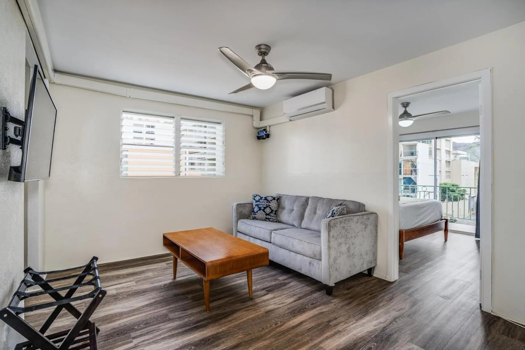 Living room in Aloha Suites Waikiki