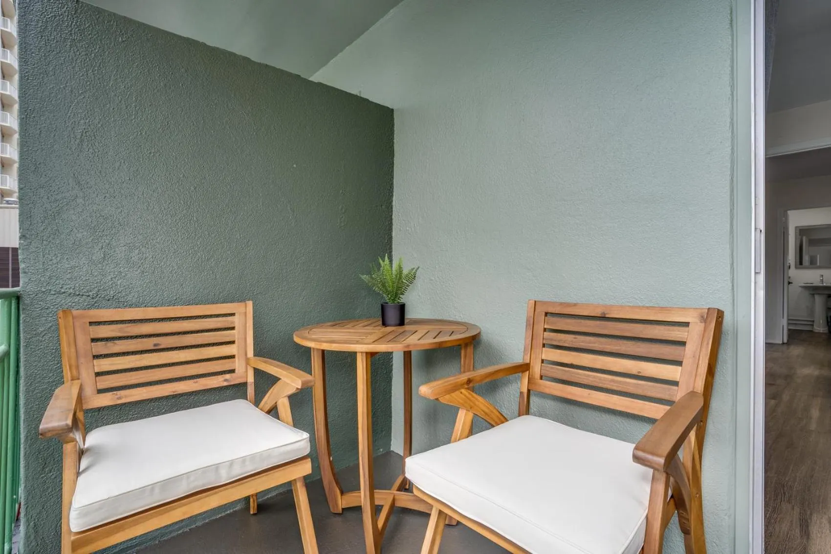 Balcony/Terrace in Aloha Suites Waikiki