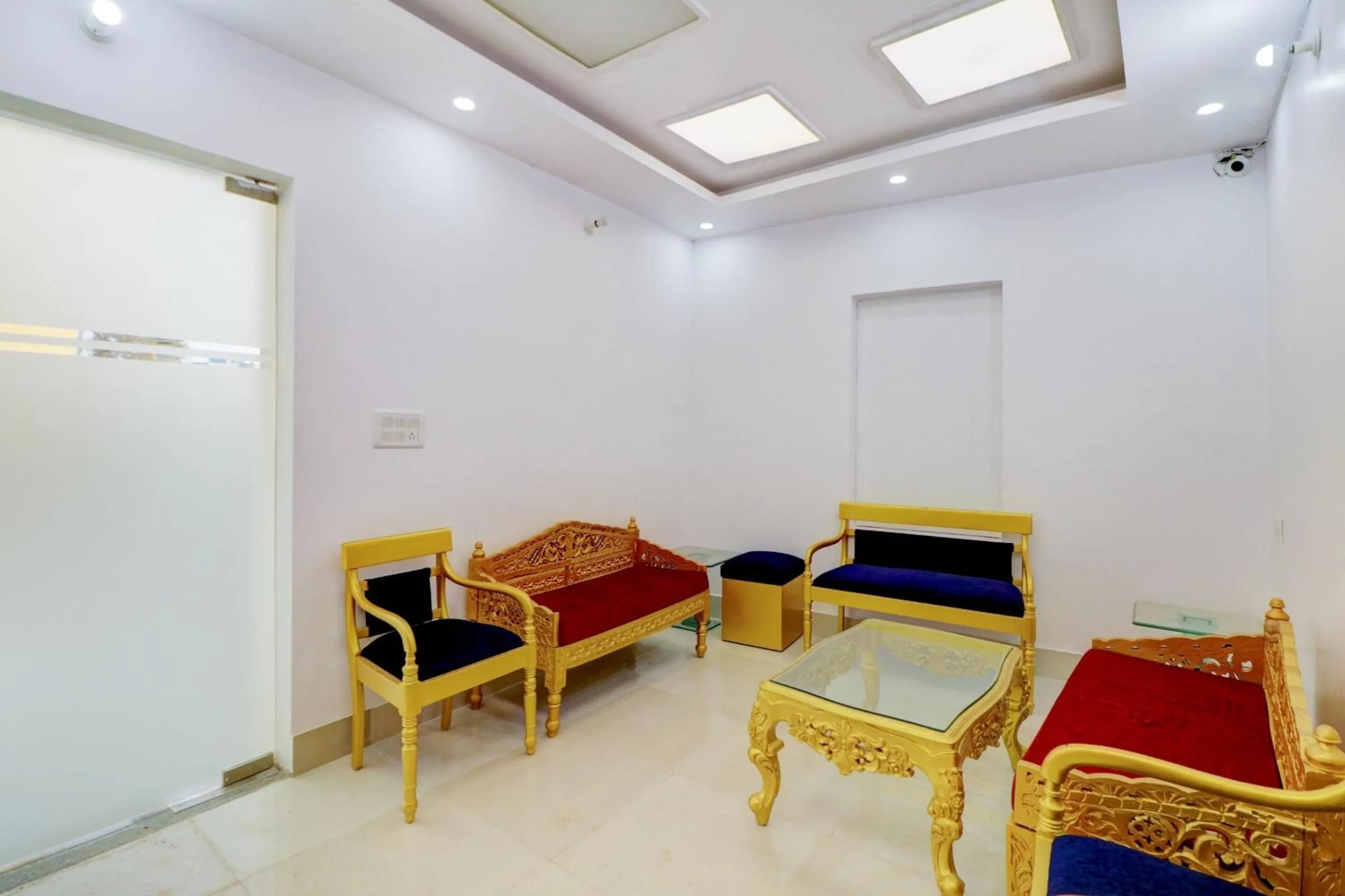 Lobby or reception in Hotel O Palace At Seventy Two Near Iskcon Temple Noida