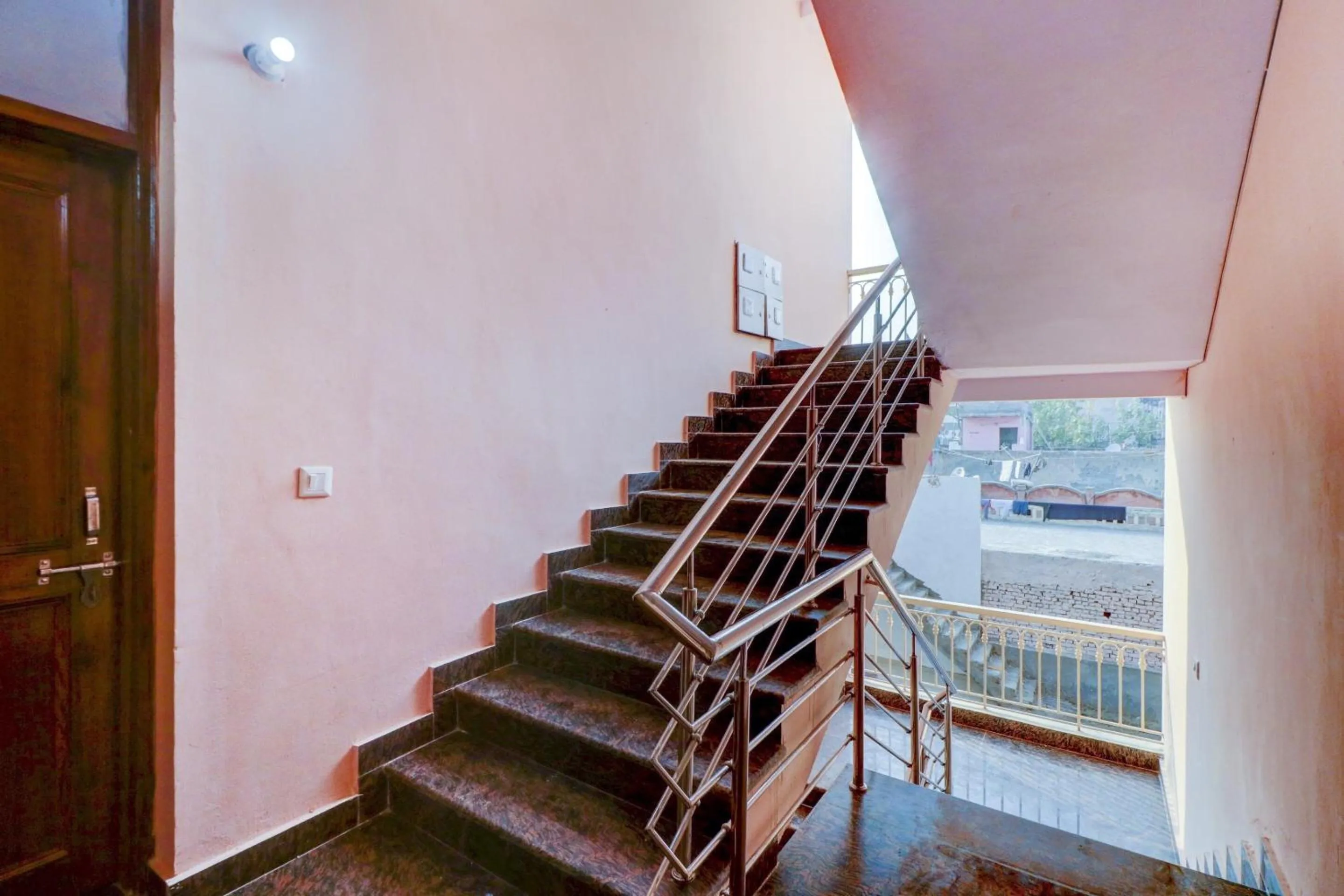 Lobby or reception in Hotel O Palace At Seventy Two Near Iskcon Temple Noida