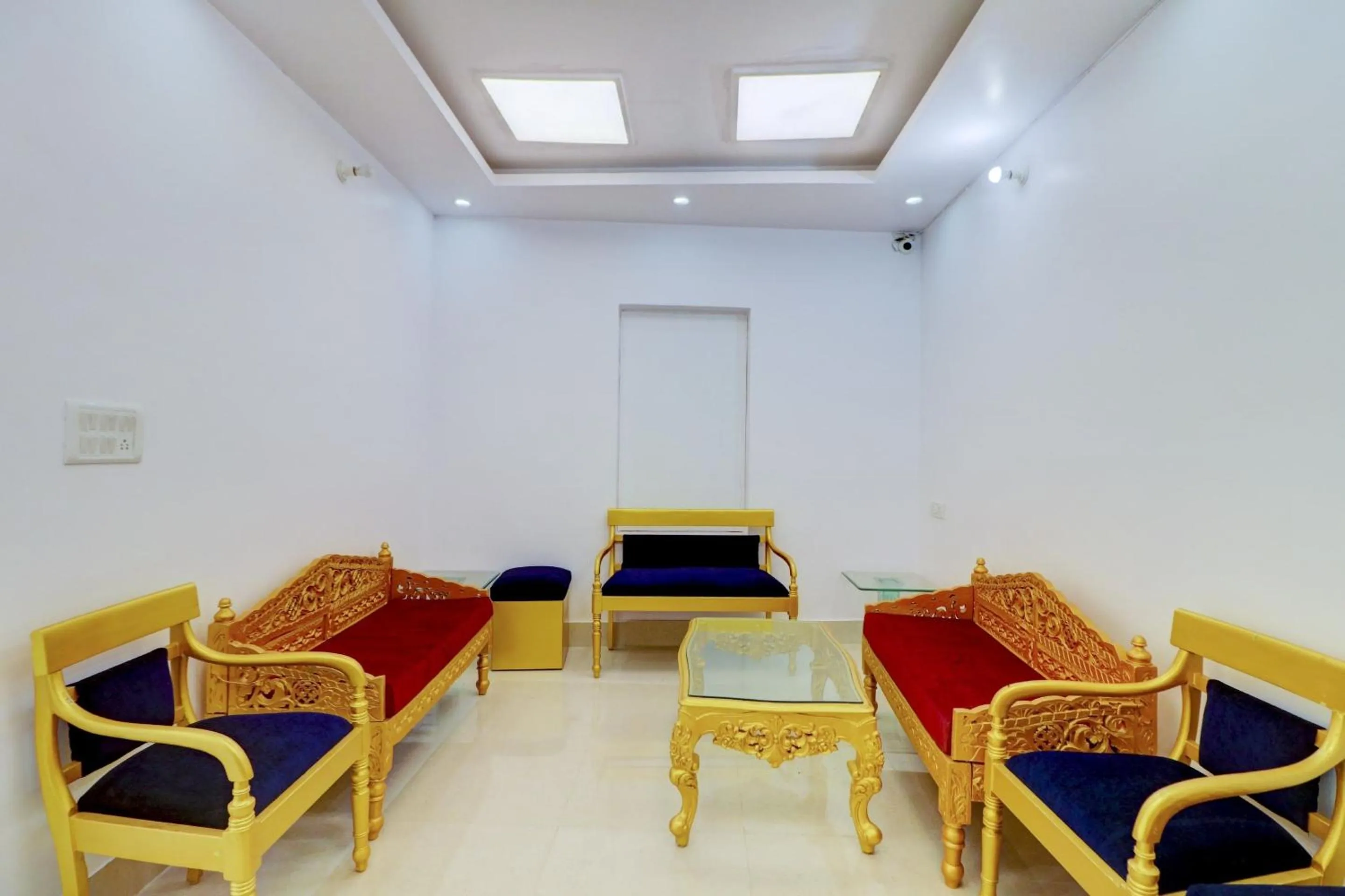 Lobby or reception in Hotel O Palace At Seventy Two Near Iskcon Temple Noida