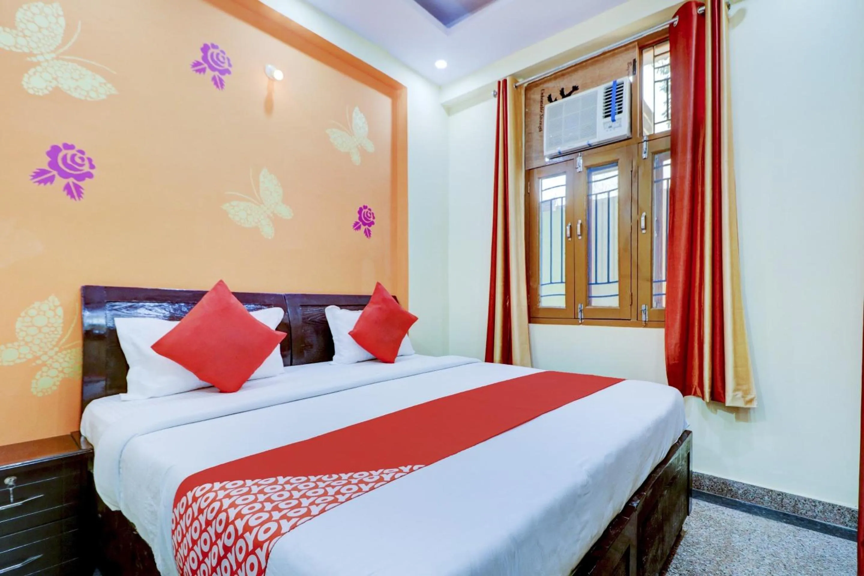 Bedroom in Hotel O Palace At Seventy Two Near Iskcon Temple Noida