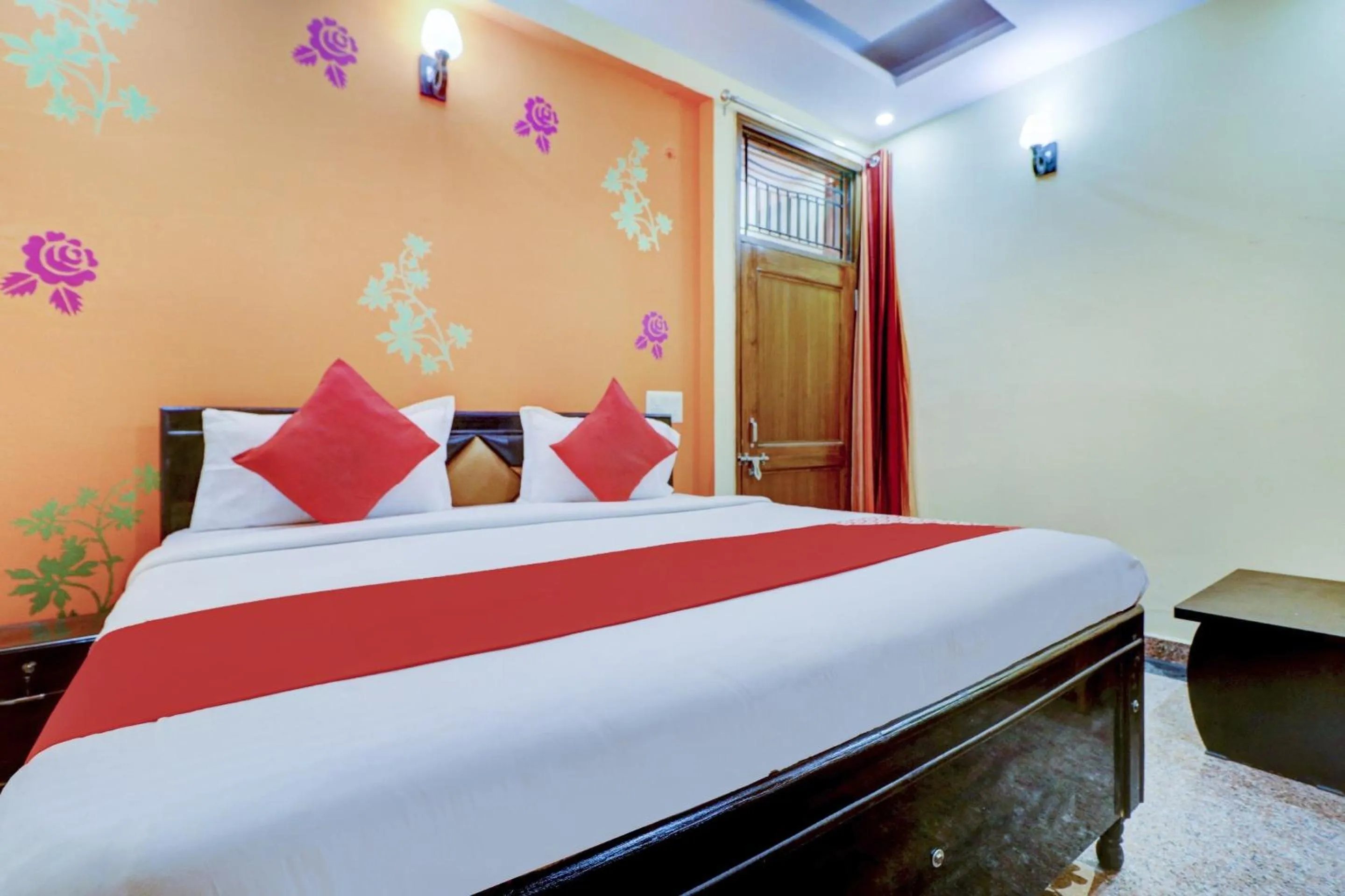 Bedroom in Hotel O Palace At Seventy Two Near Iskcon Temple Noida