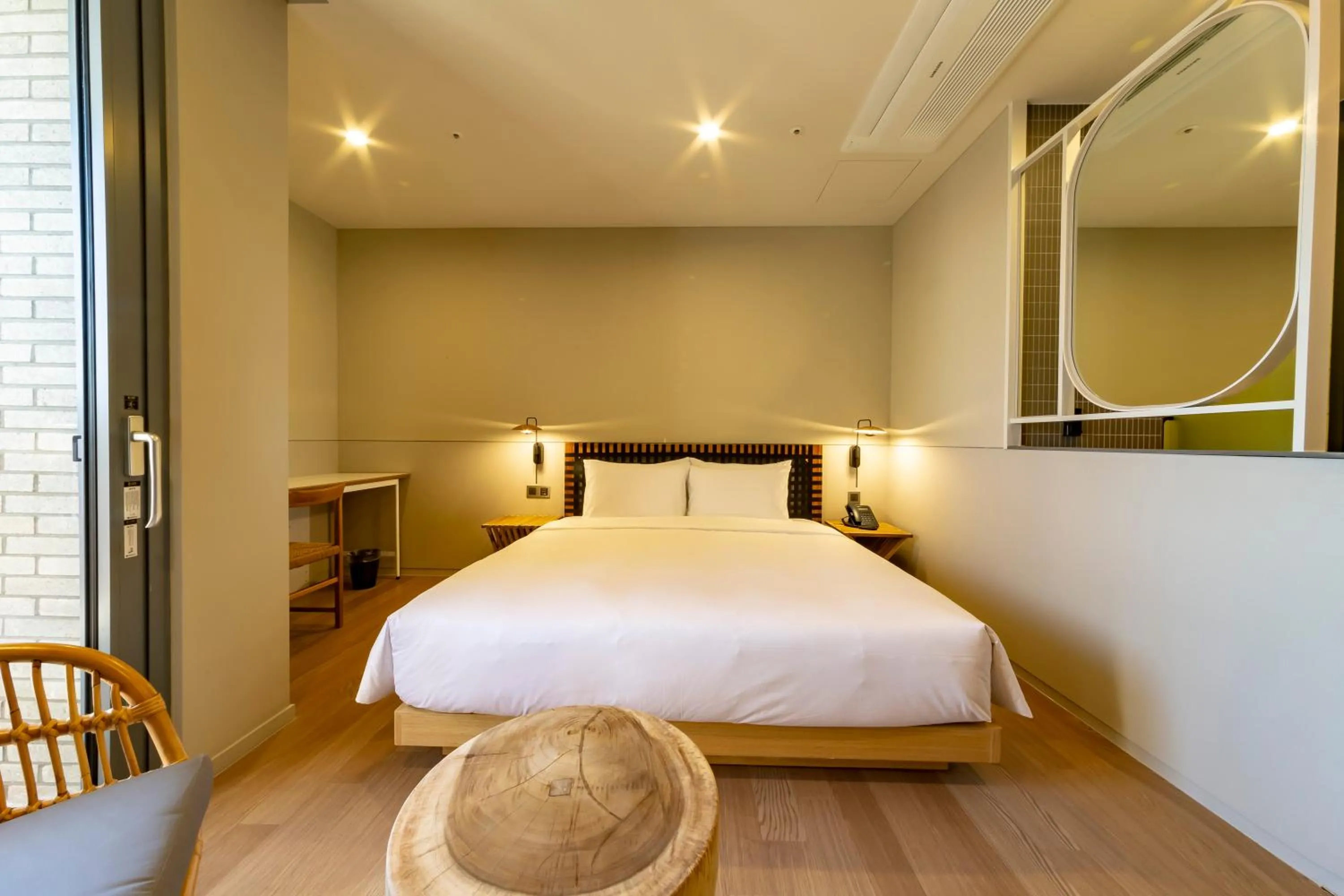 Bedroom, Bed in Hound Garden&Terrace Hotel