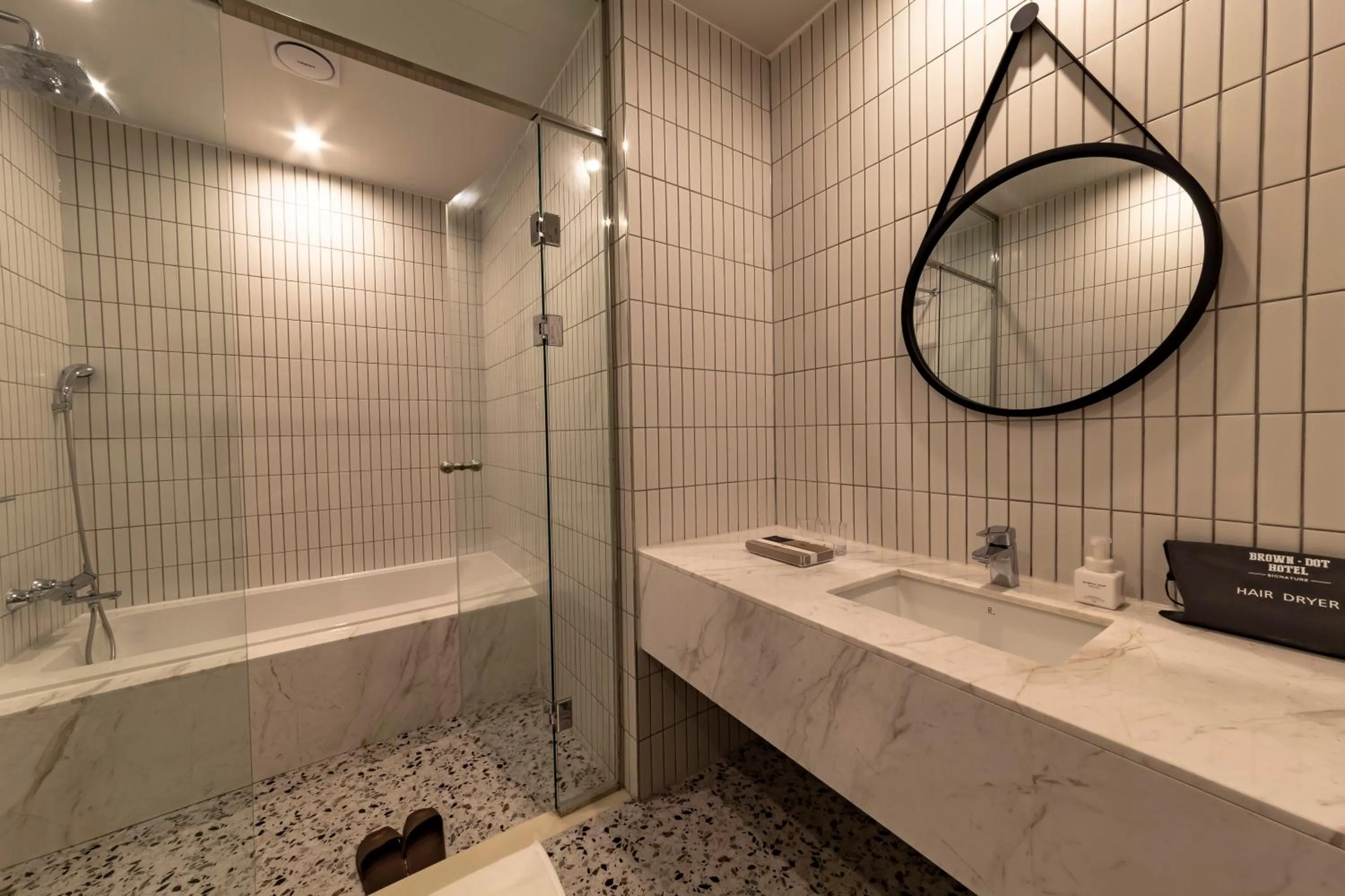 Toilet in Hound Garden&Terrace Hotel