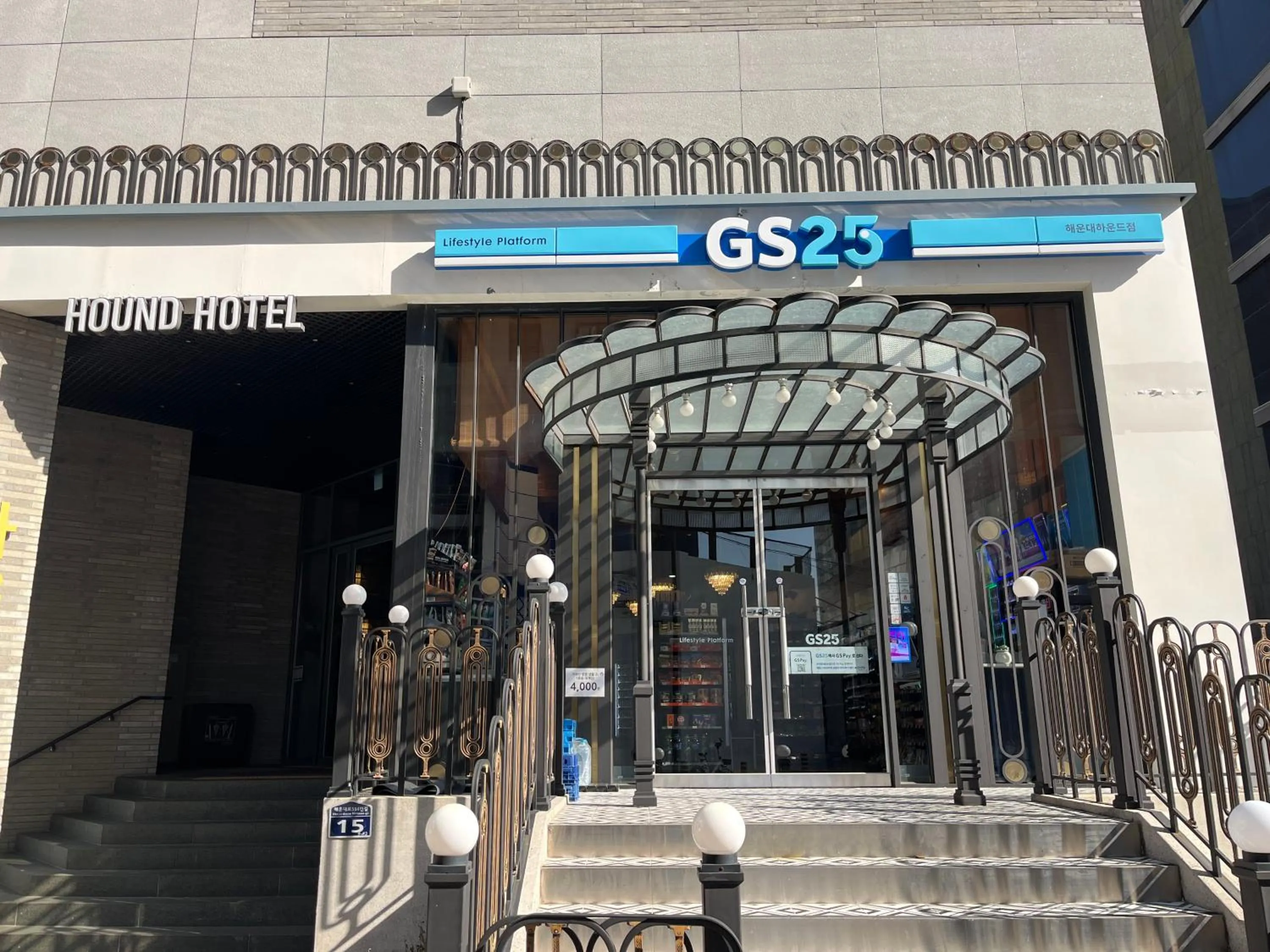 Property building in Hound Garden&Terrace Hotel