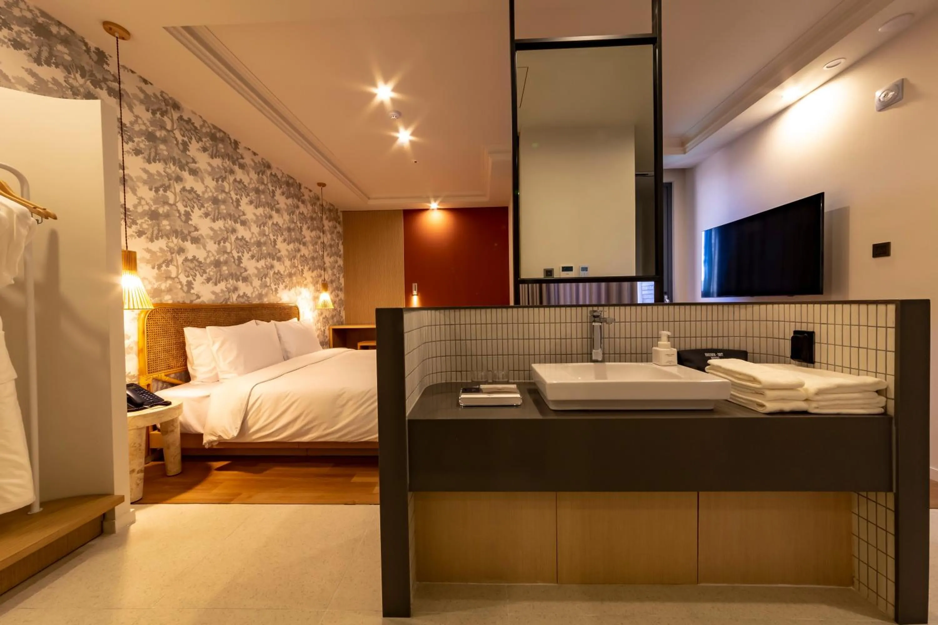 Bedroom, Bed in Hound Garden&Terrace Hotel