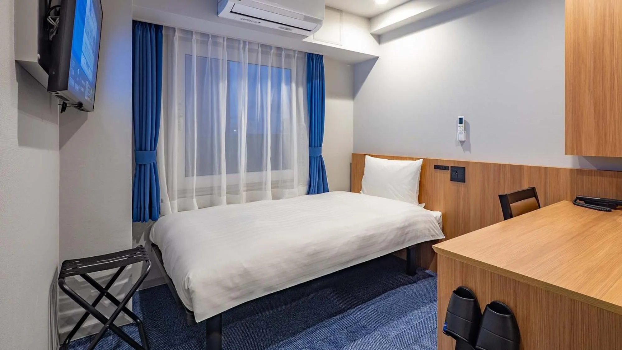 Bedroom, Bed in Toyoko Inn Sendai Higashi-guchi No.1