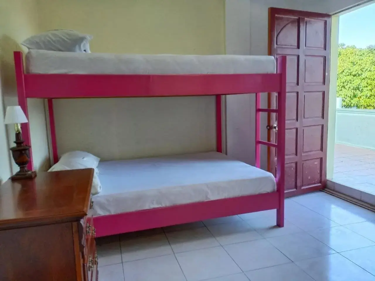 Twin Room in RedDoorz Near Gaisano Grand Cordova Twin Room in RedDoorz Near Gaisano Grand Cordova