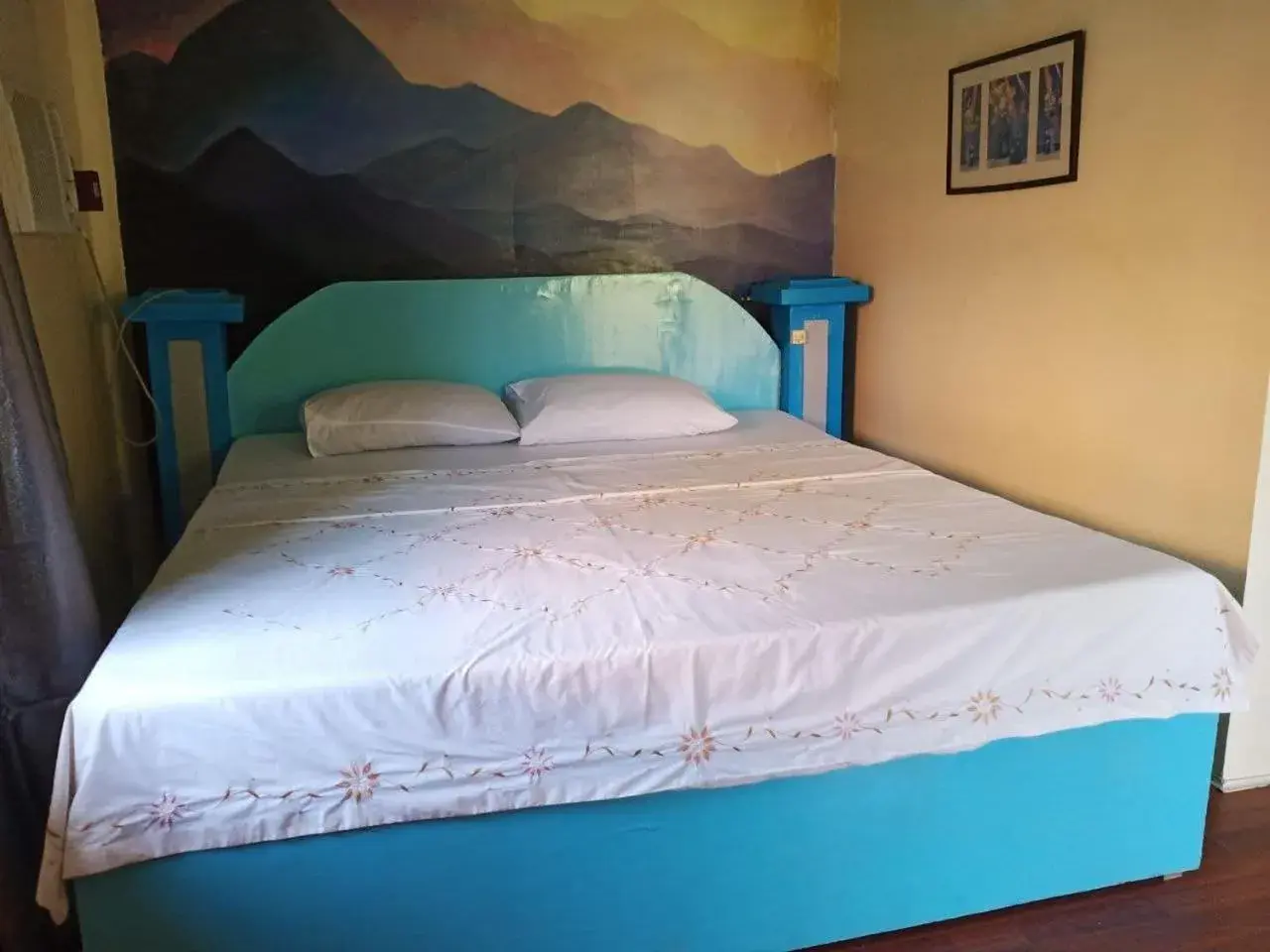 King Room in RedDoorz Near Gaisano Grand Cordova King Room in RedDoorz Near Gaisano Grand Cordova