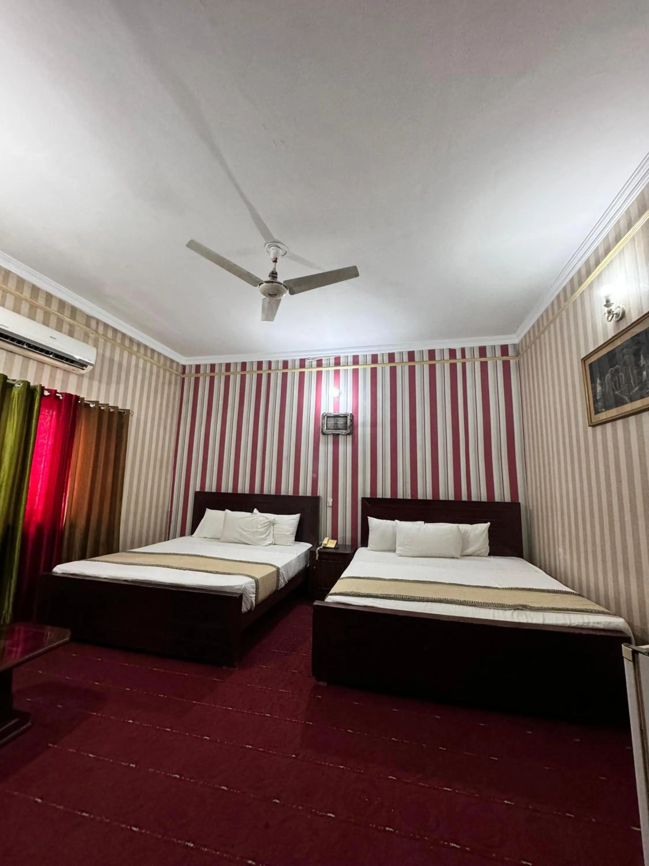 Bed in Hotel Tulip INN Faisal Town