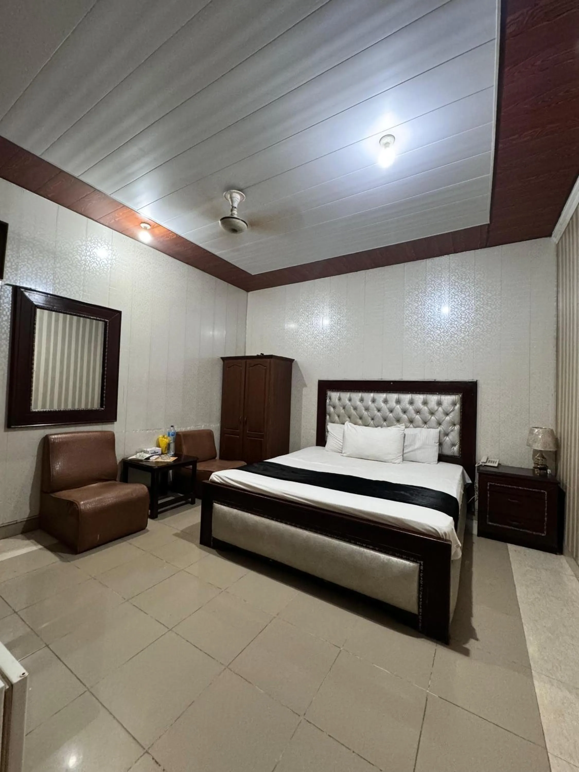 Bed in Hotel Tulip INN Faisal Town