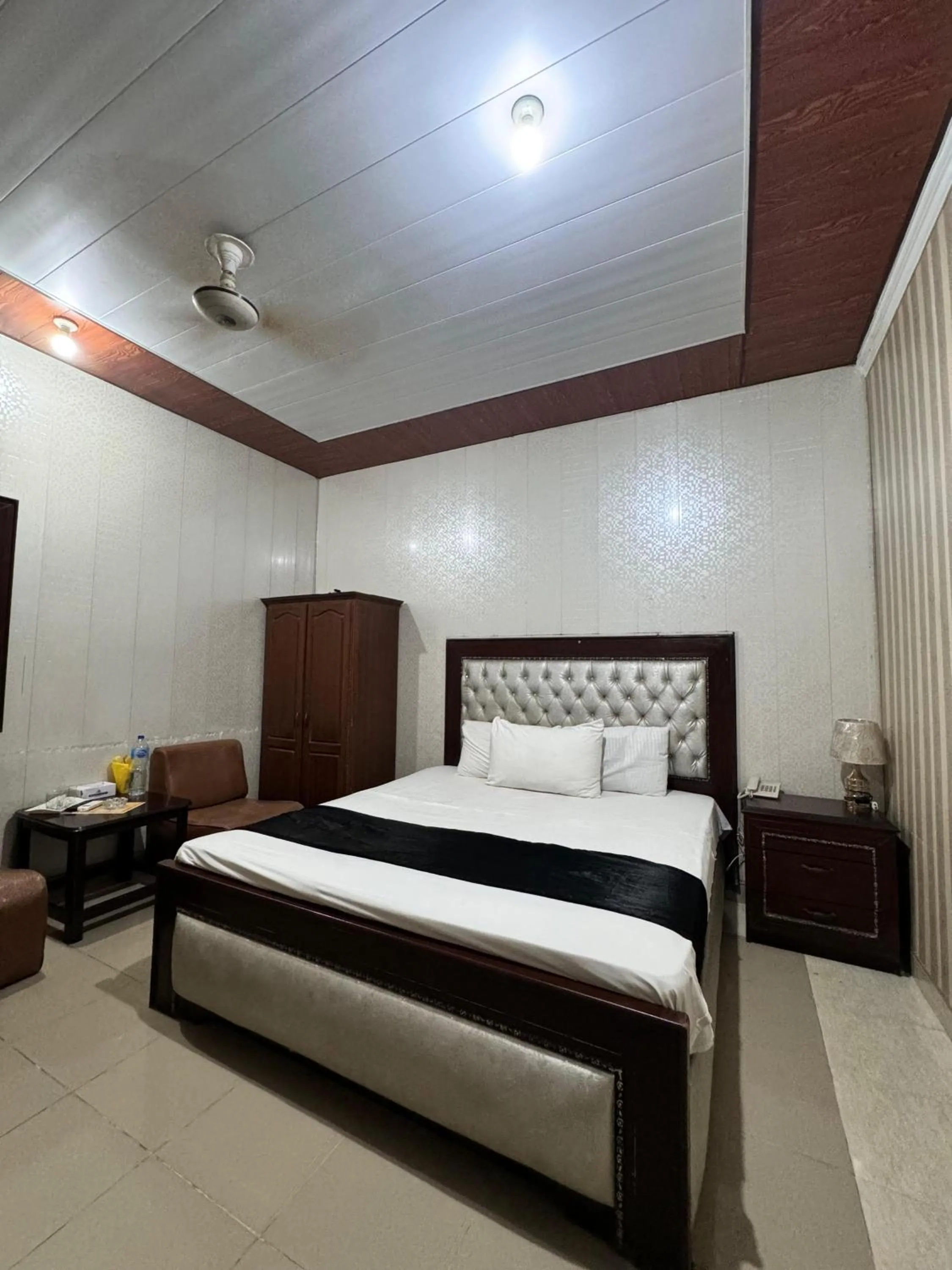 Bed in Hotel Tulip INN Faisal Town