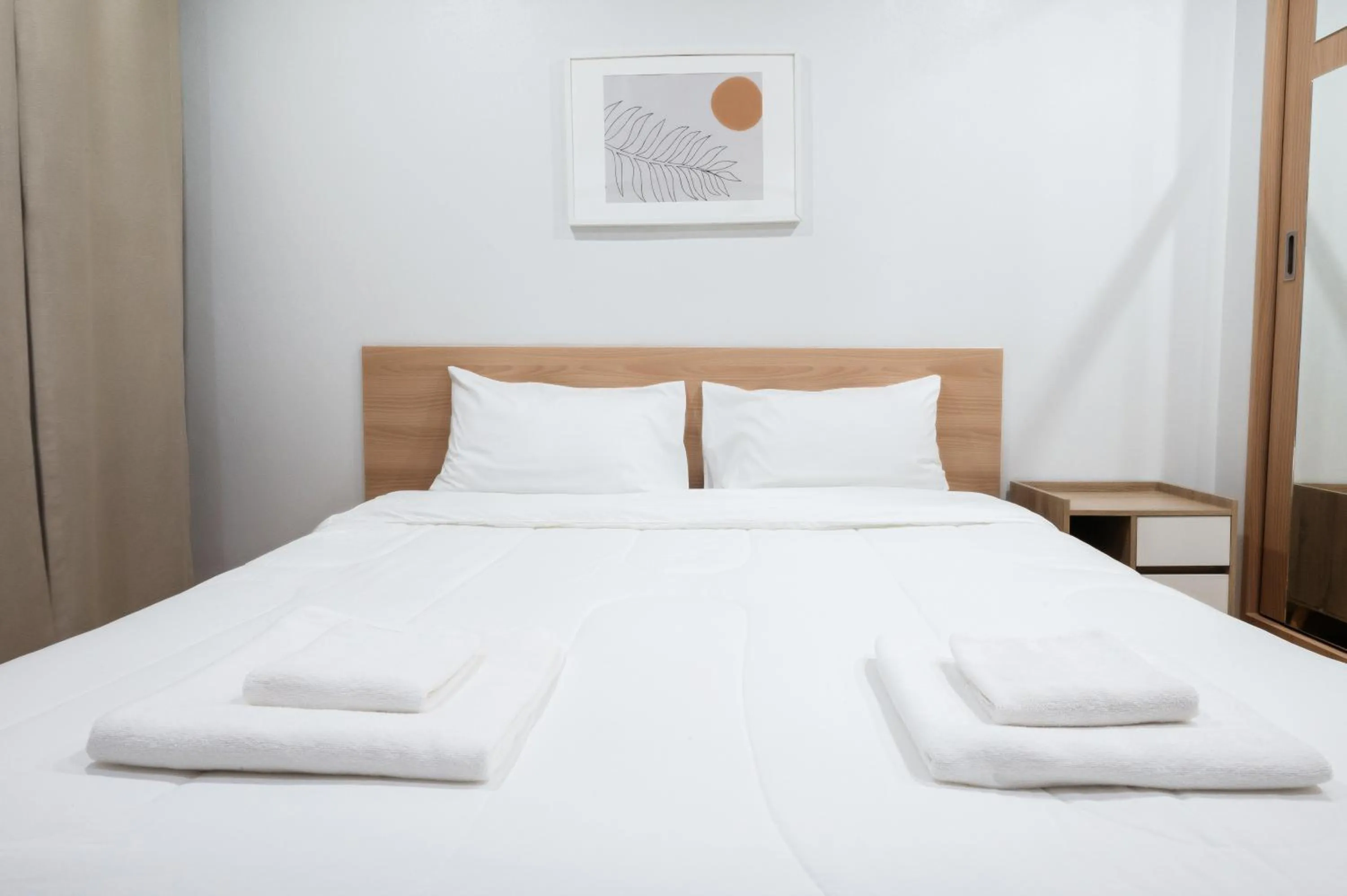 Bed in Creston Grand Hotel Suphan Buri