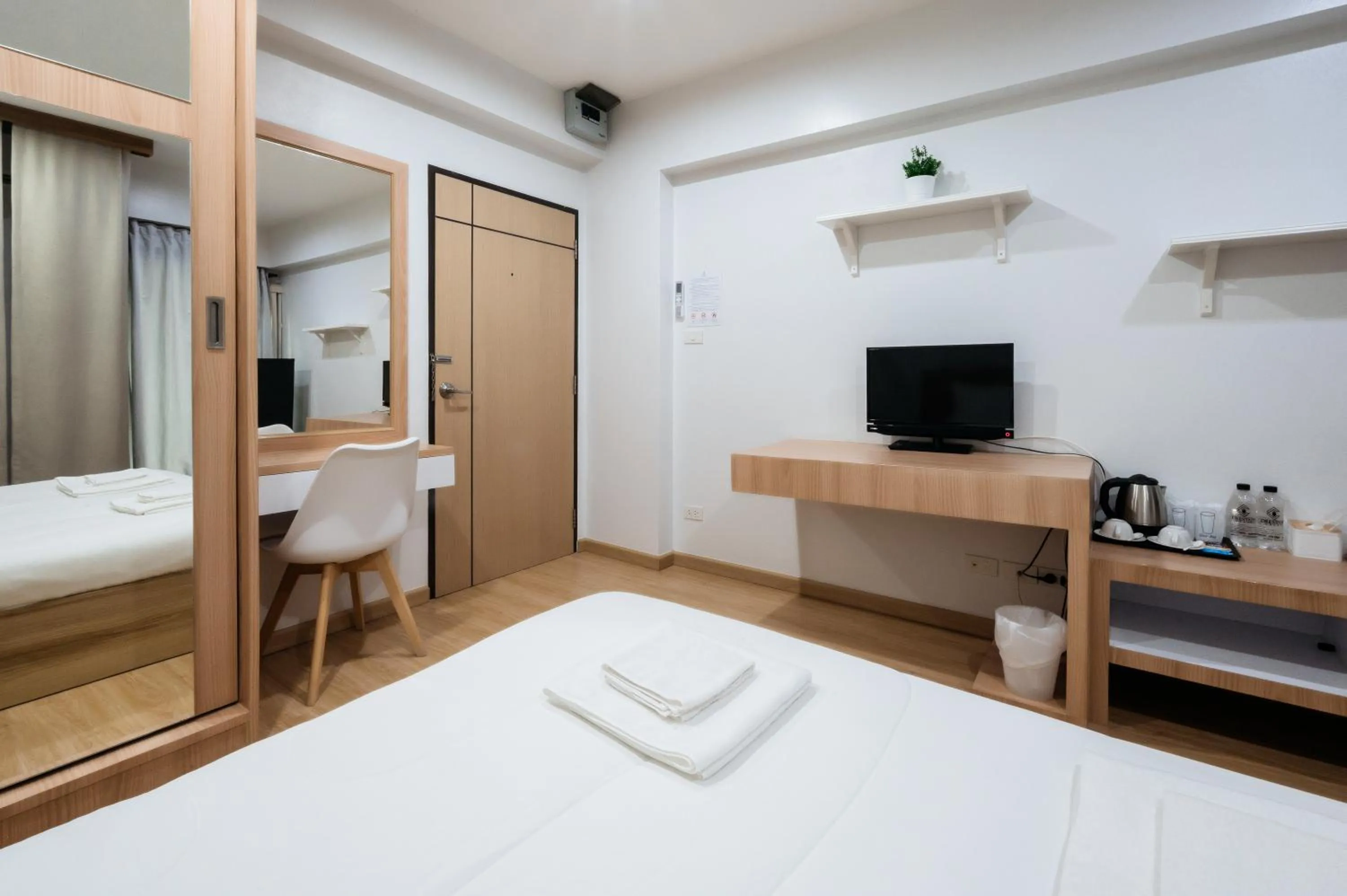 Bed in Creston Grand Hotel Suphan Buri