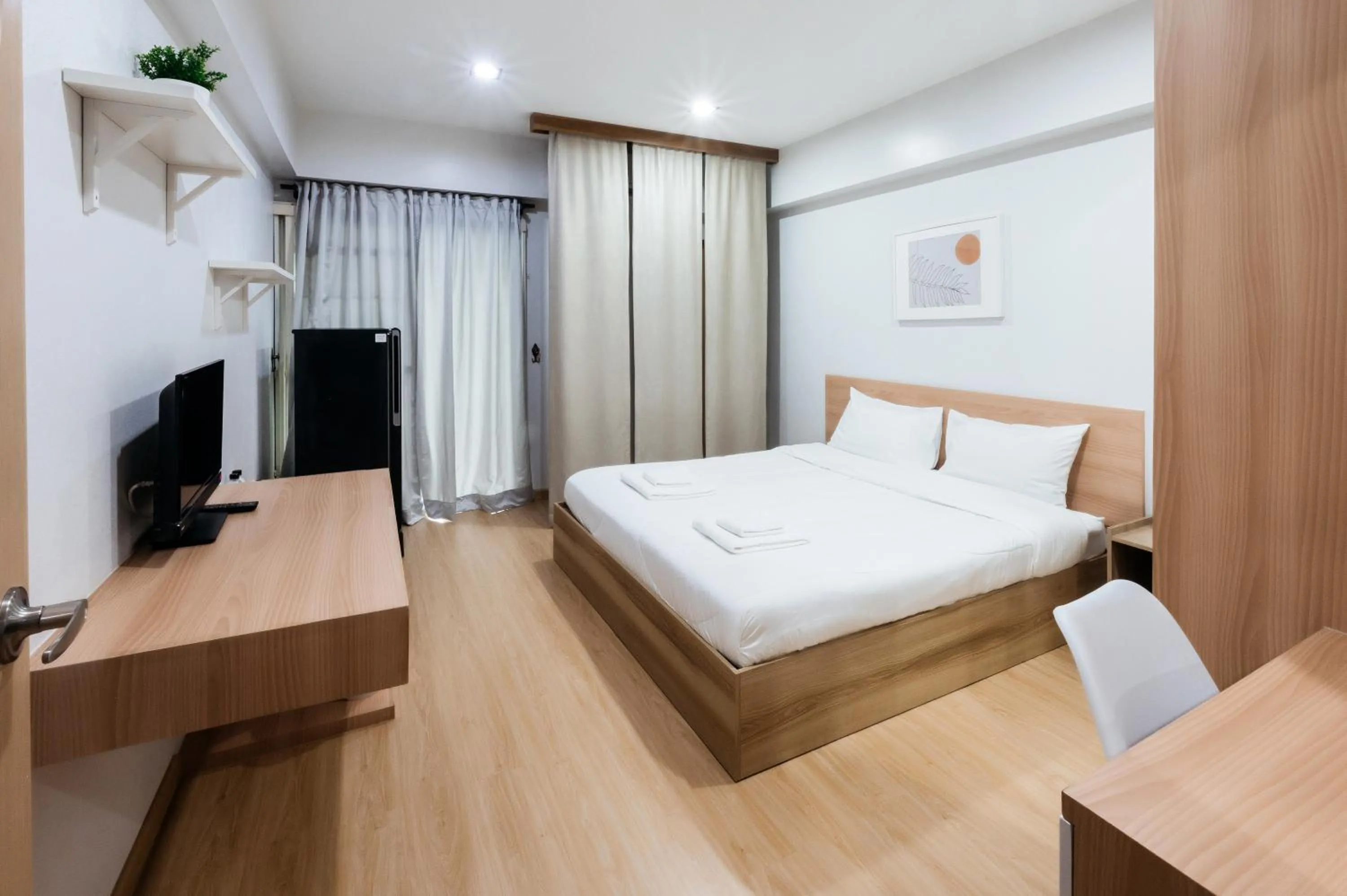 Bed in Creston Grand Hotel Suphan Buri