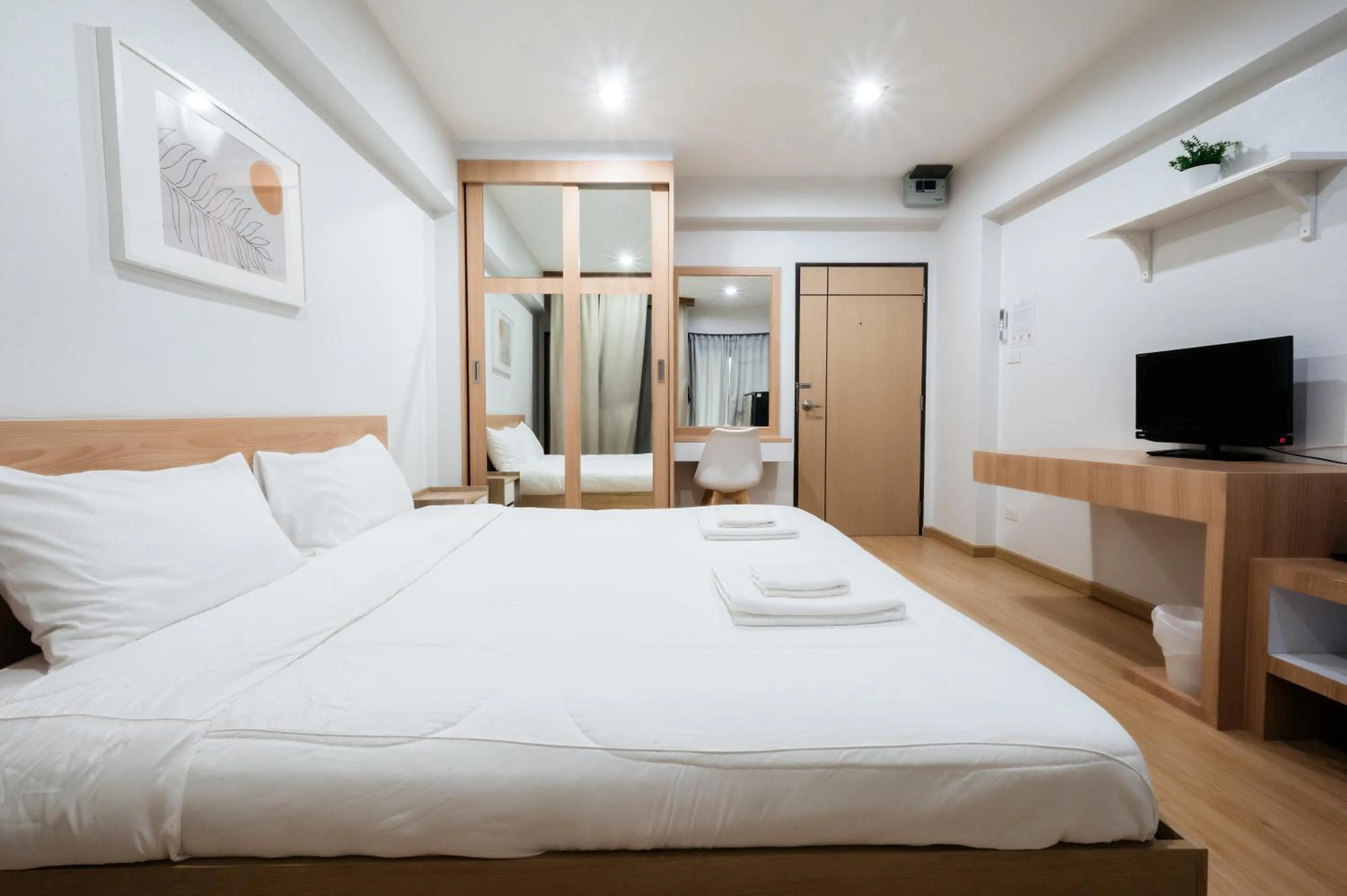 Bed in Creston Grand Hotel Suphan Buri